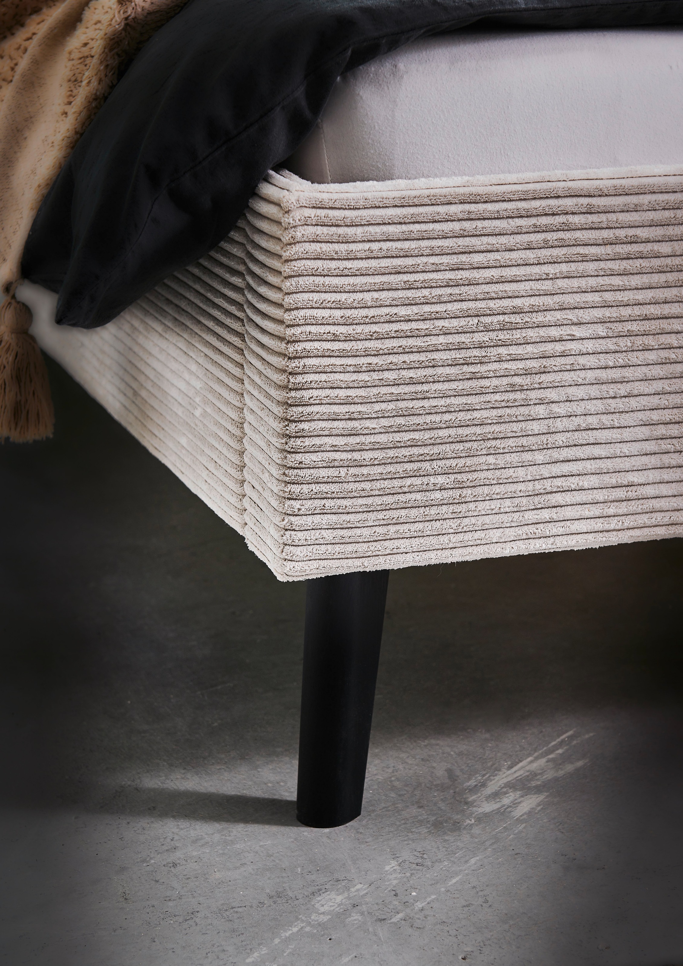 meise.möbel Polsterbett »Avola«, erhältlich in den Breiten 140 & 180cm, Bezugsstoff Cord