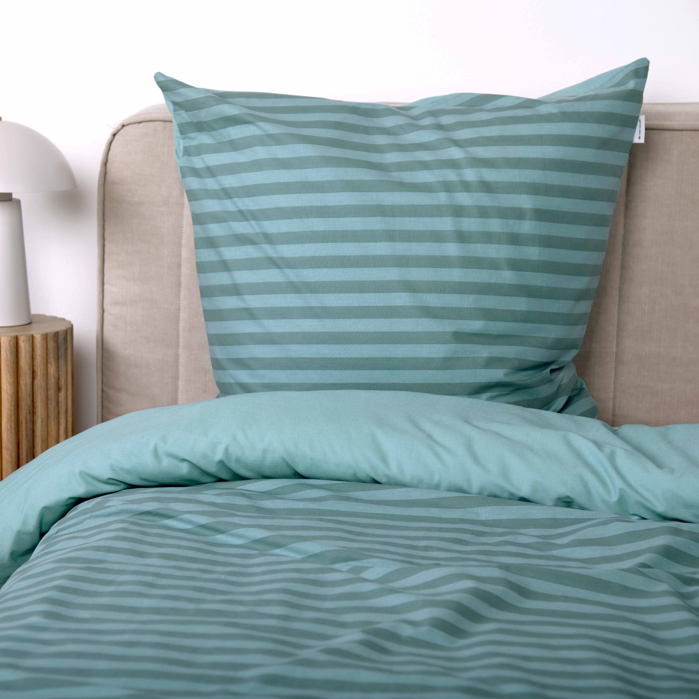 TOM TAILOR HOME Bettwäsche »MEDIUM STRIPES in Gr. 135x200cm, 155x220cm oder 200x220cm«, (2 tlg.), new bedroom, mit farbigem Markenreißverschluss