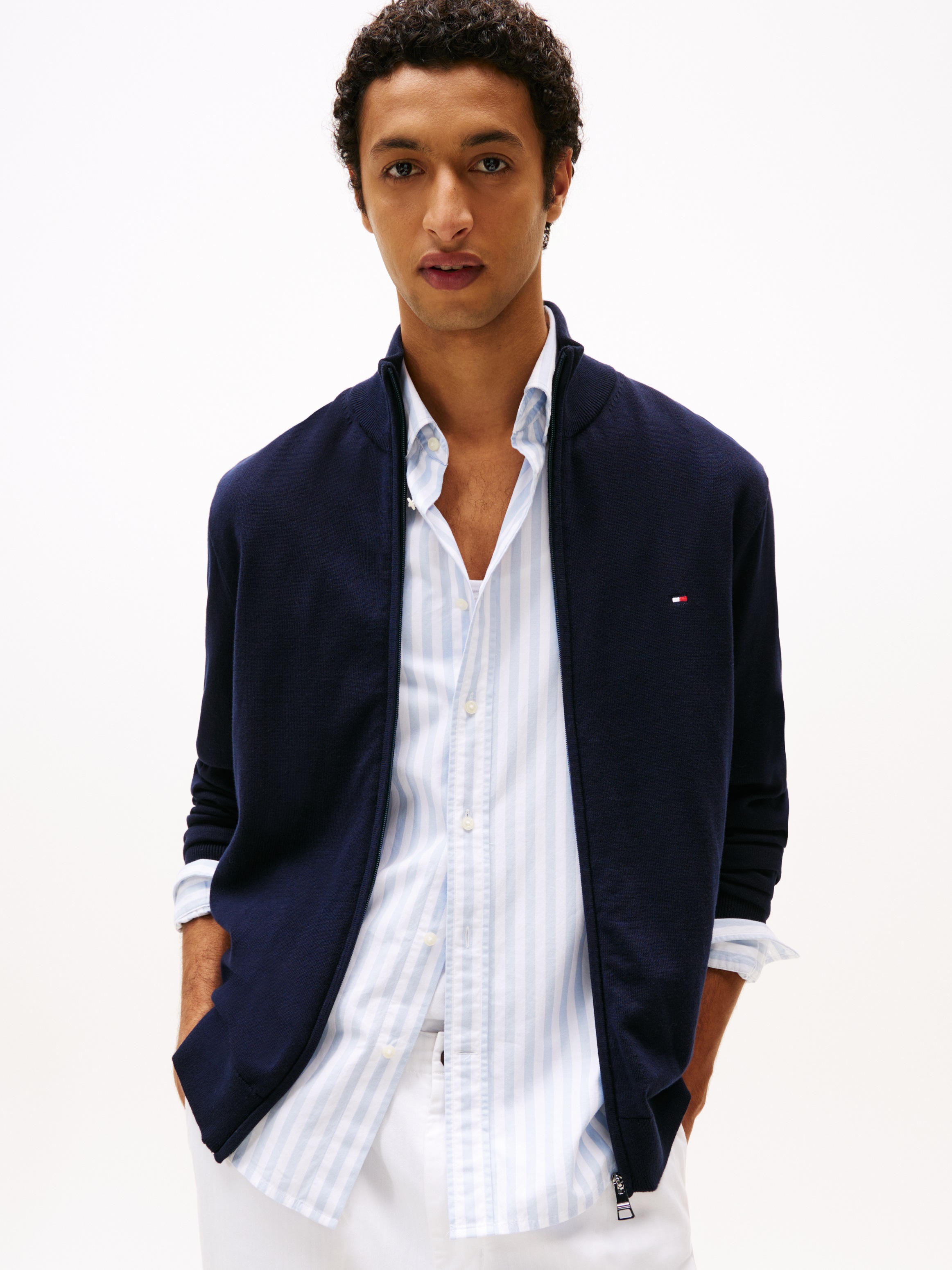 Tommy Hilfiger Strickjacke »ESSENTIAL COTTON ZIP THRU«, mit Logostickerei