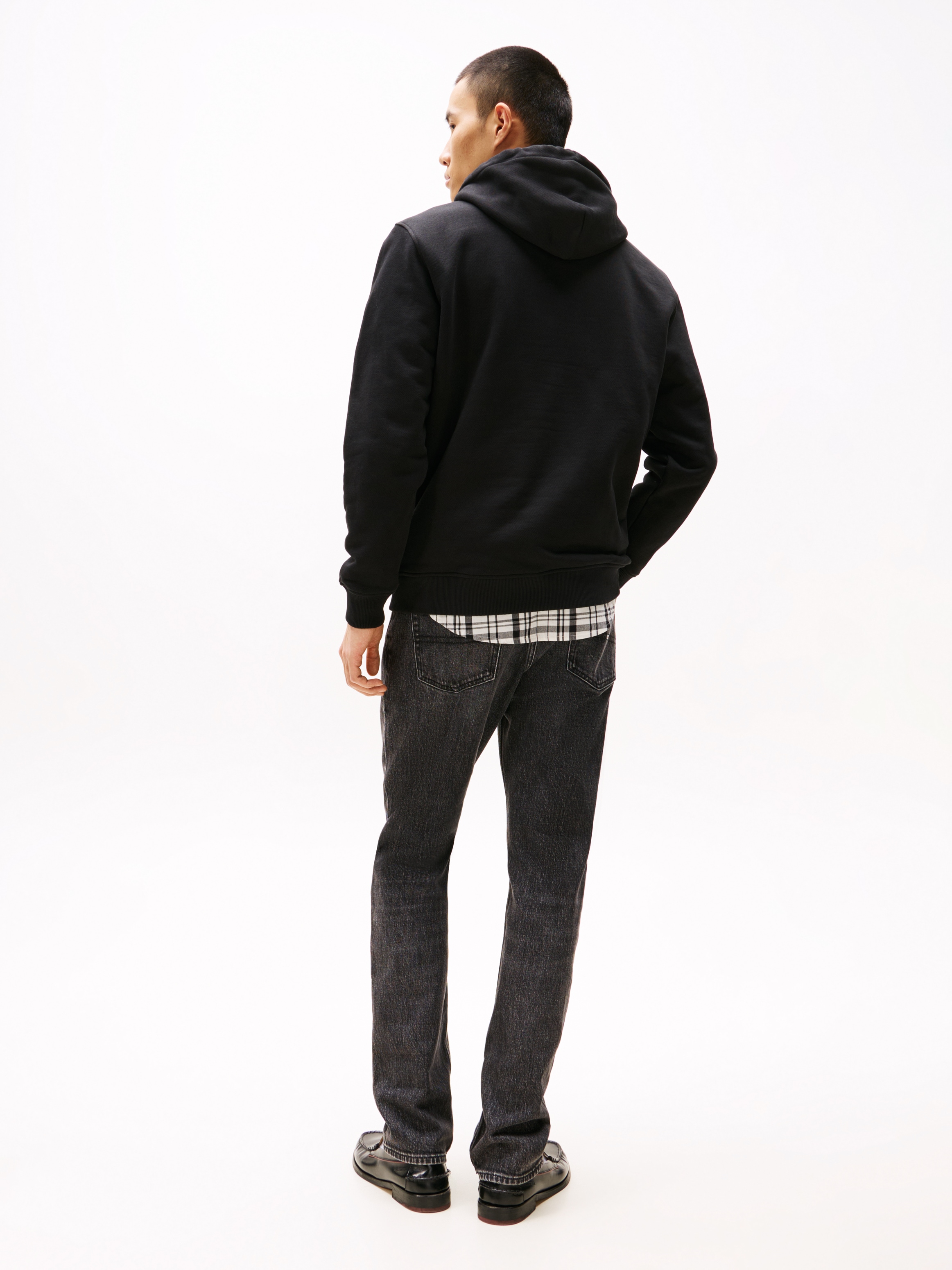 Tommy Jeans Hoodie »TJM REG BADGE HOODIE EXT«, Mit Rundhalsausschnitt