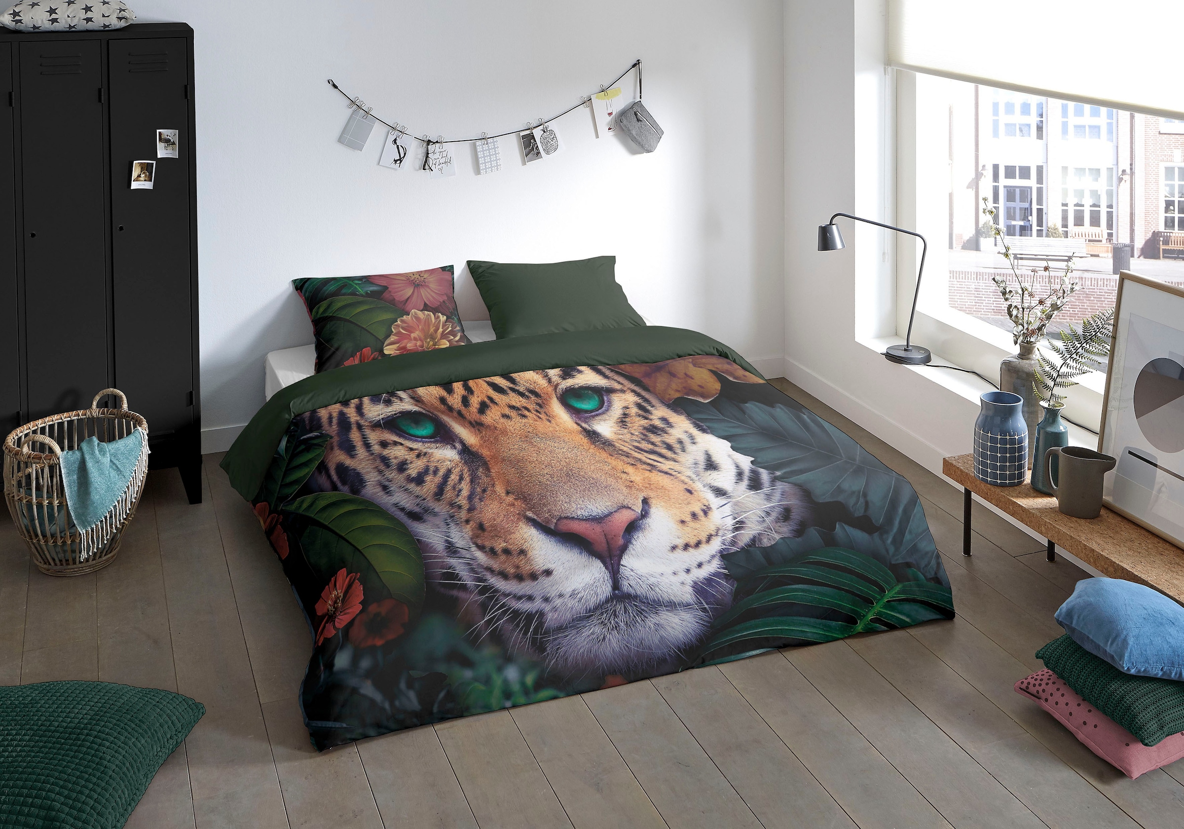 PURE luxury collection Wendebettwäsche »Wildlife flowers«, Mikrofaser, 135x200, Pflegeleicht, Reißverschluss, Wendeoptik, Tiger