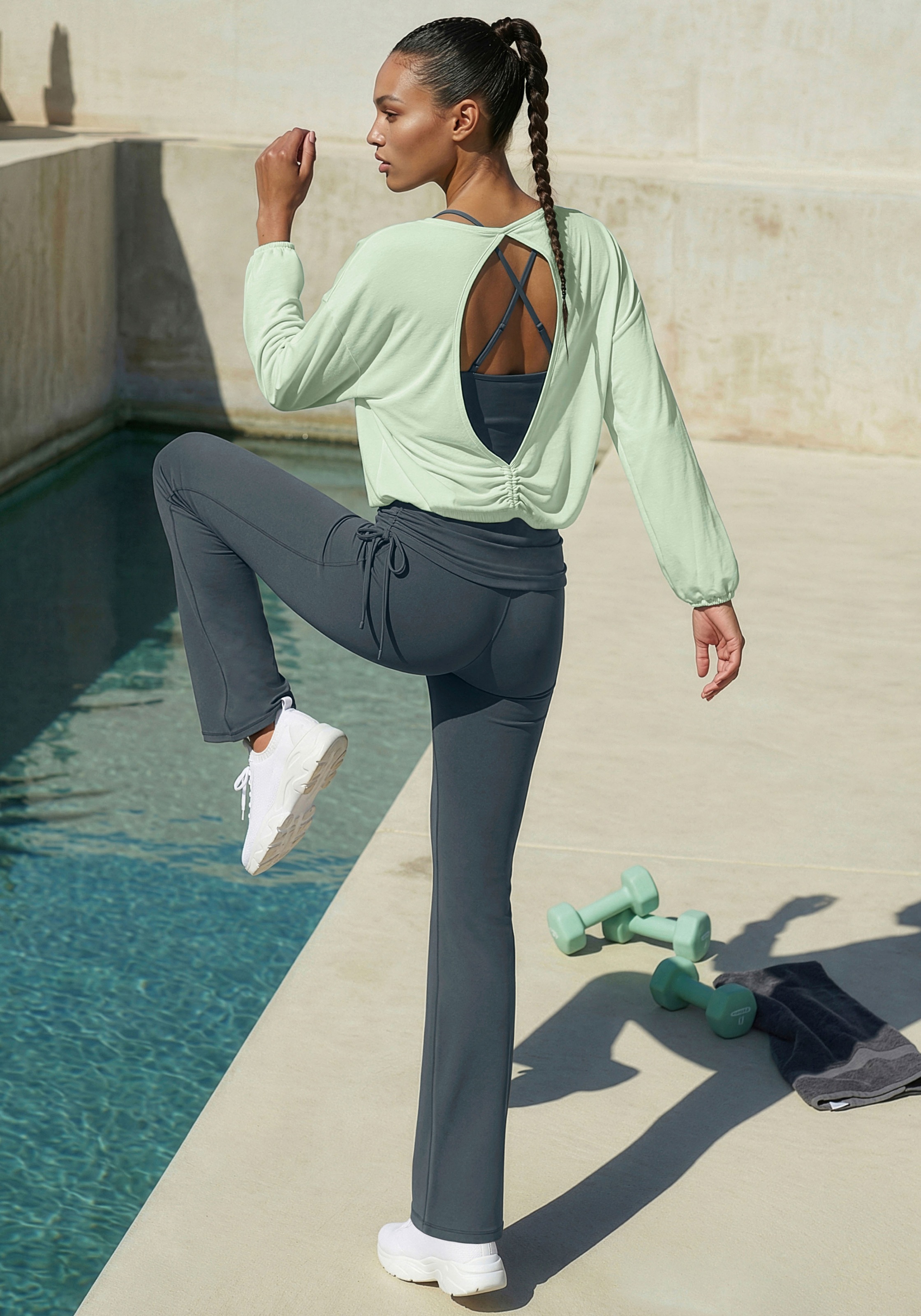LASCANA ACTIVE Yoga & Relax Shirt »- Sportshirt - Langarmshirt« locker geschnitten mit Rückenausschnitt und Print