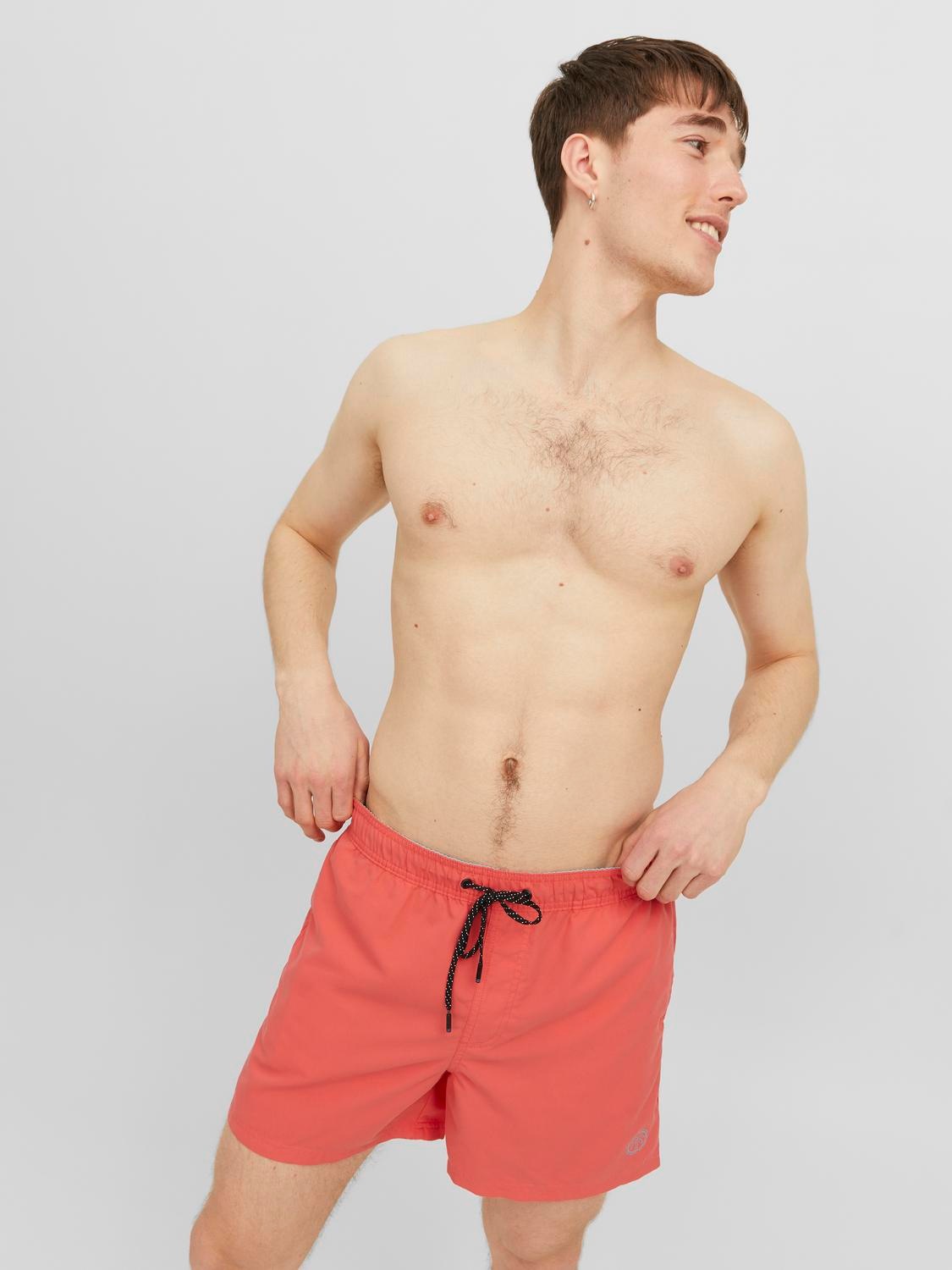 2. Bild von Jack & Jones Badeshorts »JPSTFIJI JJSWIM SOLID SN LY«, schmal geschnittene Schwimm-Shorts für den Strand aus recyceltem Garn