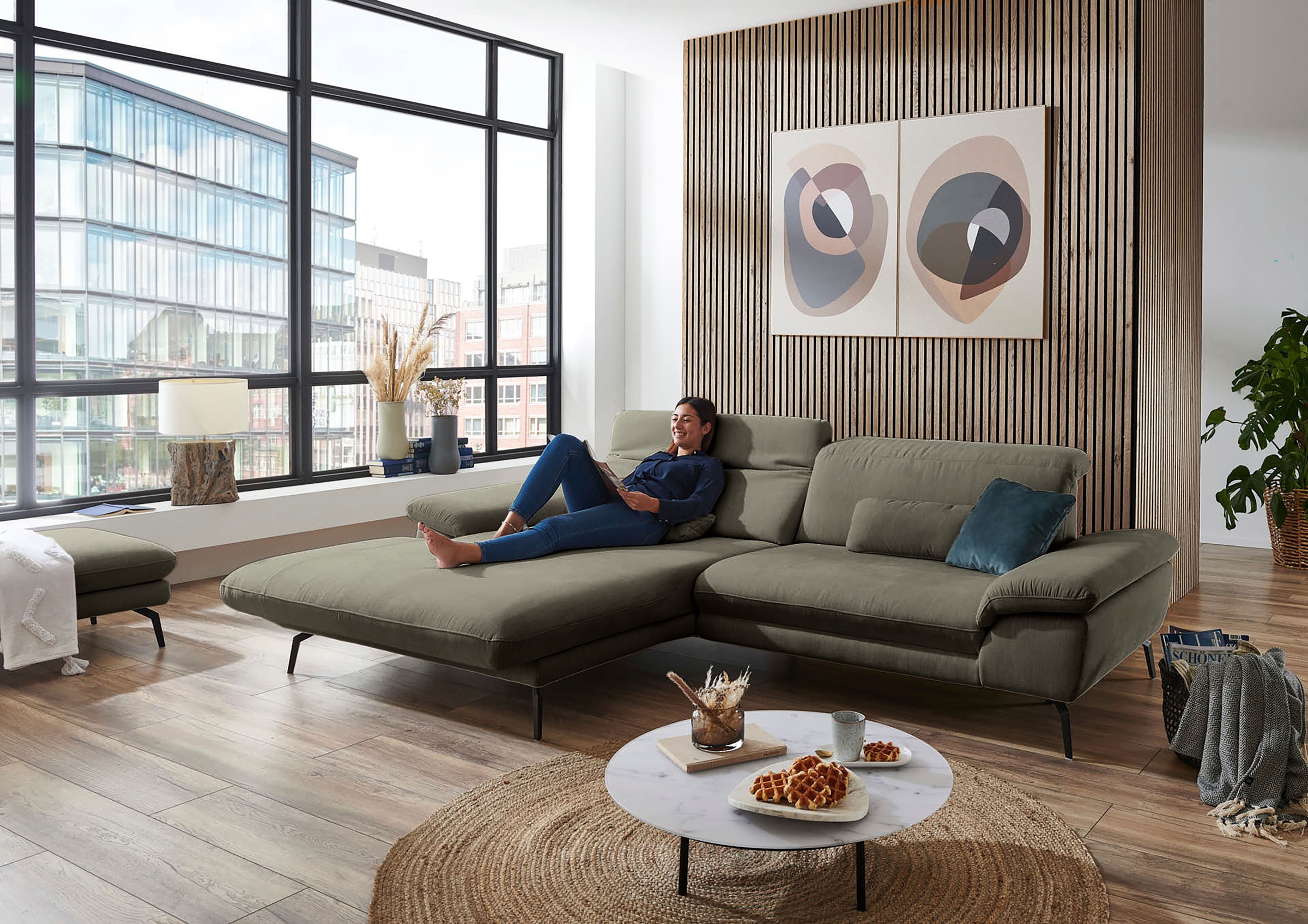 Die PlanBar Ecksofa "MP-IN22025 L-Form" mit Kopfteilverstellung, wahlweise günstig online kaufen