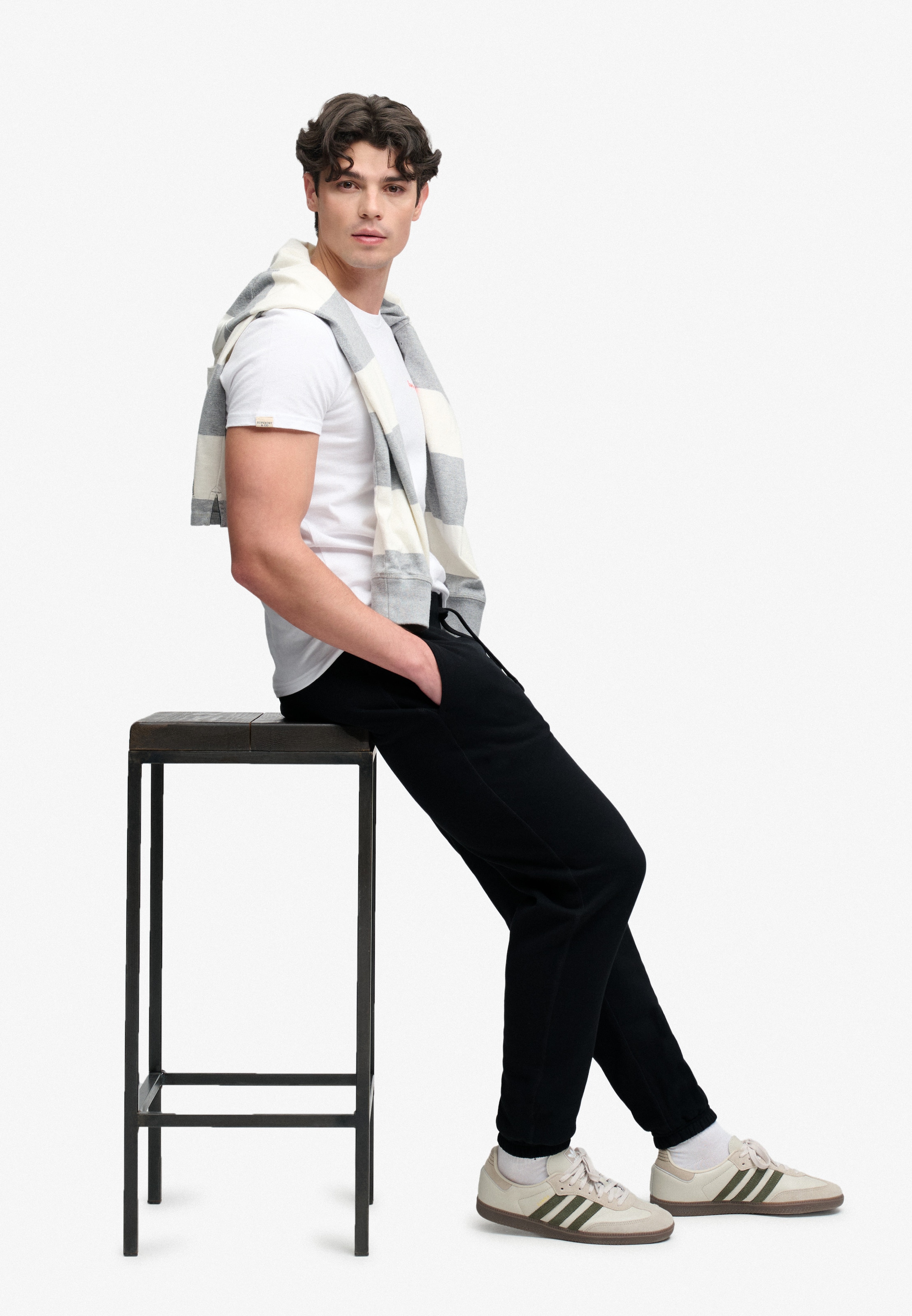 Superdry Sweathose »ESSENTIAL COMPANY LOGO JOGGER«  Baumwollmischung, relaxed fit