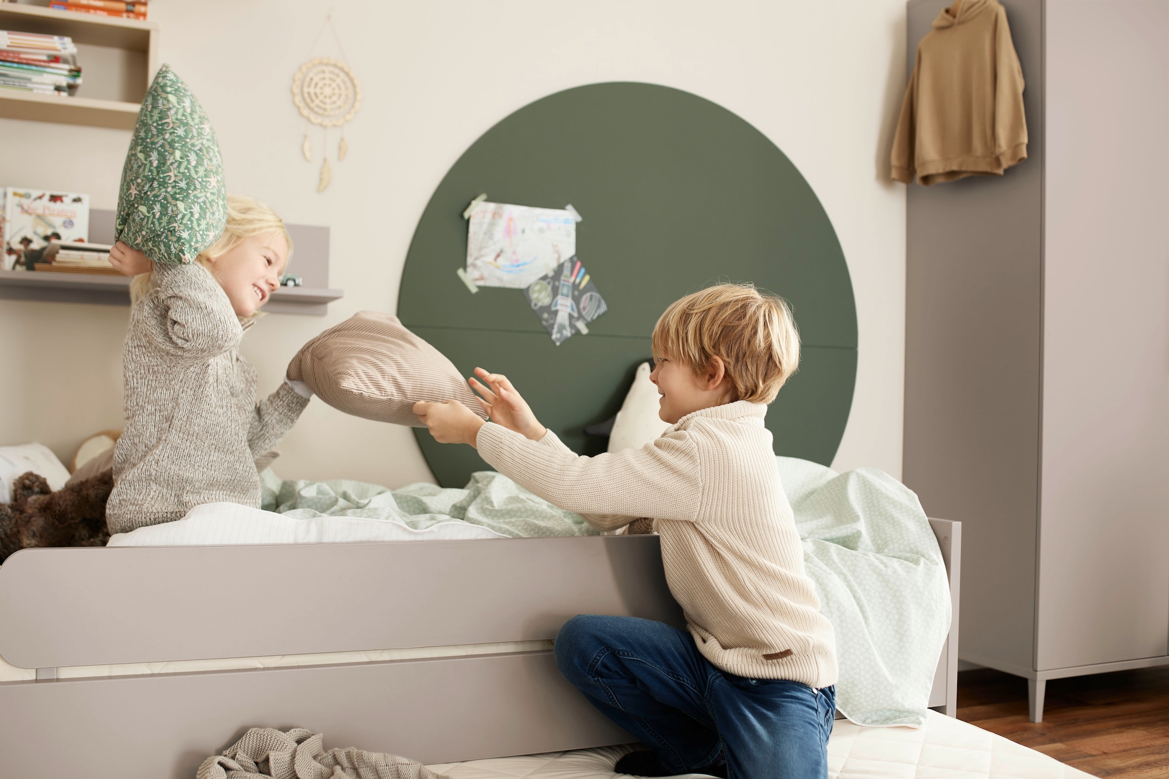 YUNY by PAIDI Kinderbett »BROTHER STU mit Bettkasten, Jugendliege«, bietet extra Stauraum oder zweite Liegefläche, Kojenliege Taupe