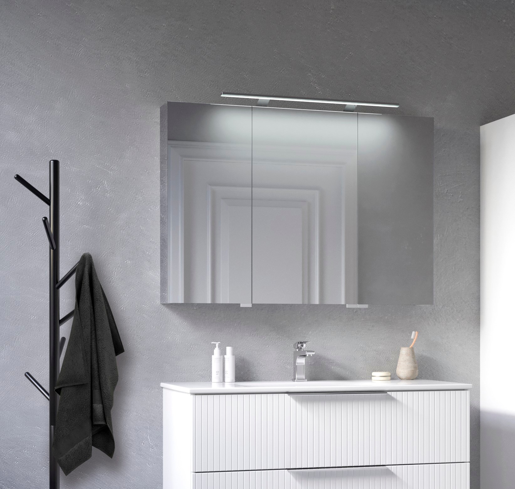 welltime Spiegelschrank »G-Line«, doppelseitig verspiegelt und mit verspiegelten Seitenwänden, Softclose