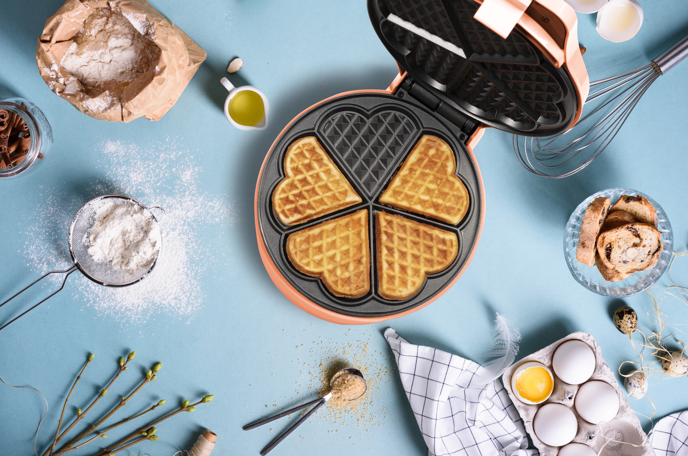 bestron Waffeleisen »ASW217«, 700 W, für klassische Herzwaffeln, mit Antihaftbeschichtung, Retro Design