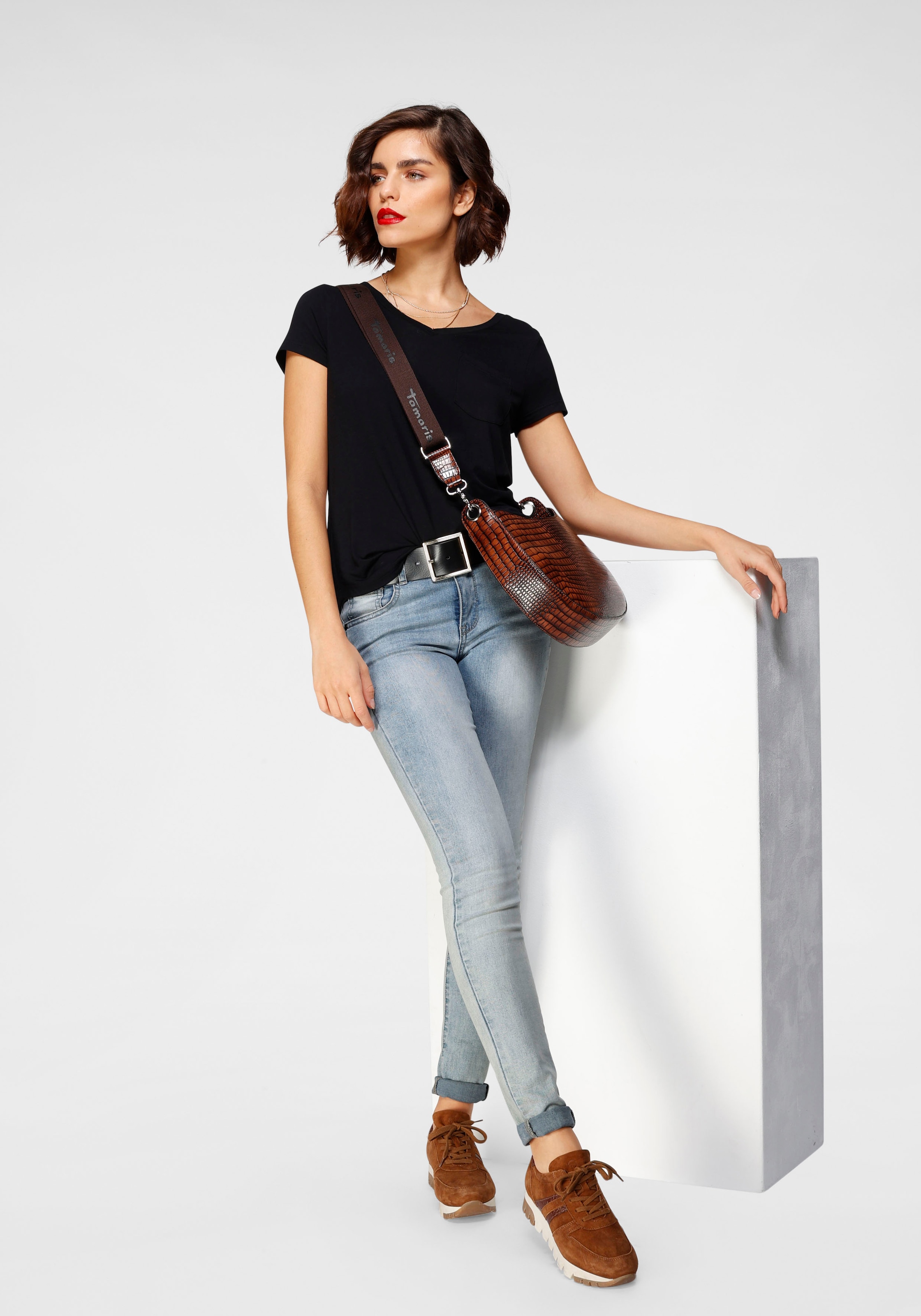 Tamaris T-Shirt lässige Passform, mit V-Ausschnitt, unifarben, hüftbedeckende Länge