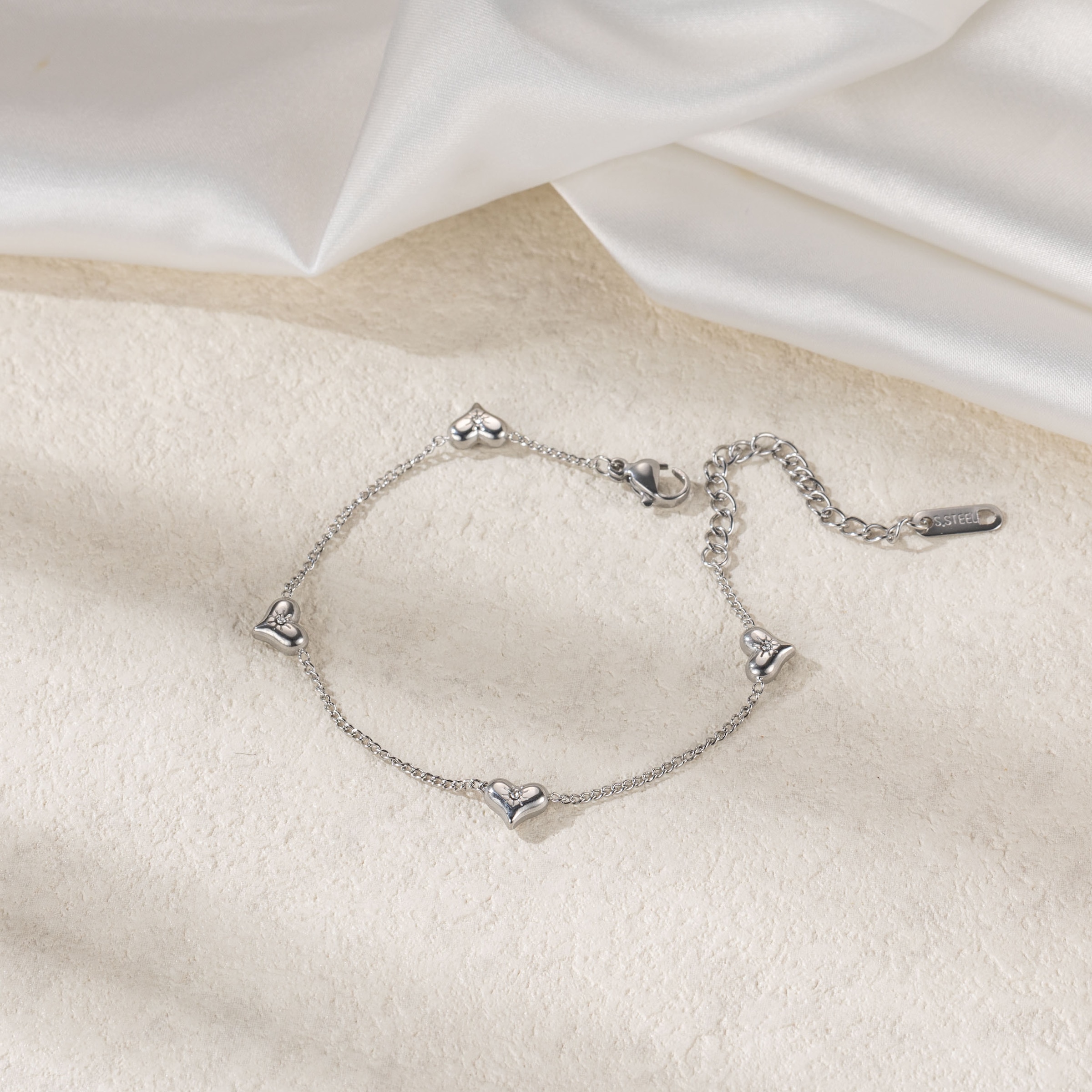 Firetti Armband »Schmuck Geschenk Edelstahl Armschmuck Ankerkettengliederung Herzen«, mit Zirkonia (synth.)