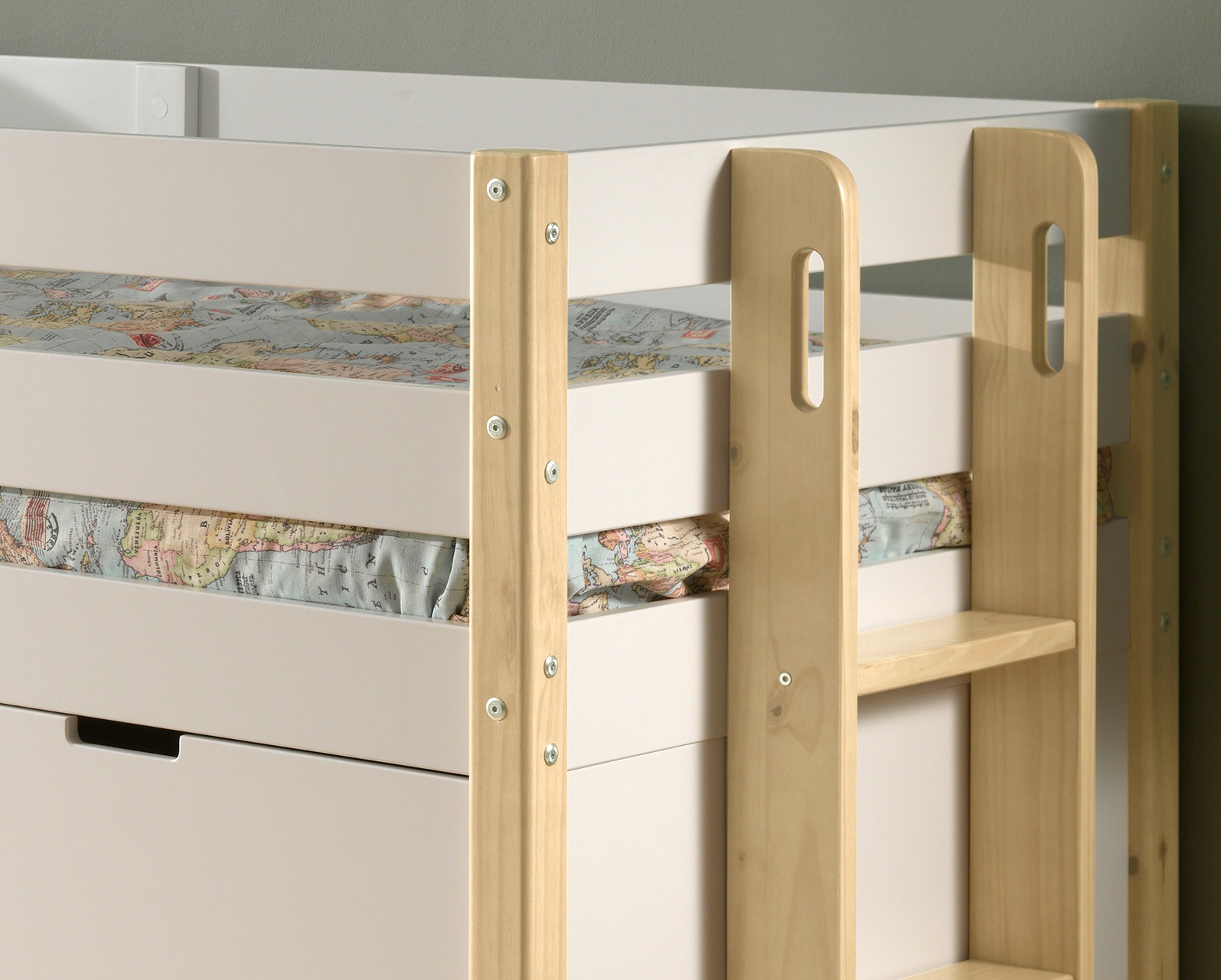 Vipack Hochbett »Magrit, mit 3 geräumingen Schubladen, viel Stauraum, moderne Optik«, (B/H/T ca. 219,4x100x97,8cm, MDF weiß lackiert, Kiefer natur), wahlweise mit oder ohne Bettschublade als zusätzlichen Stauraum