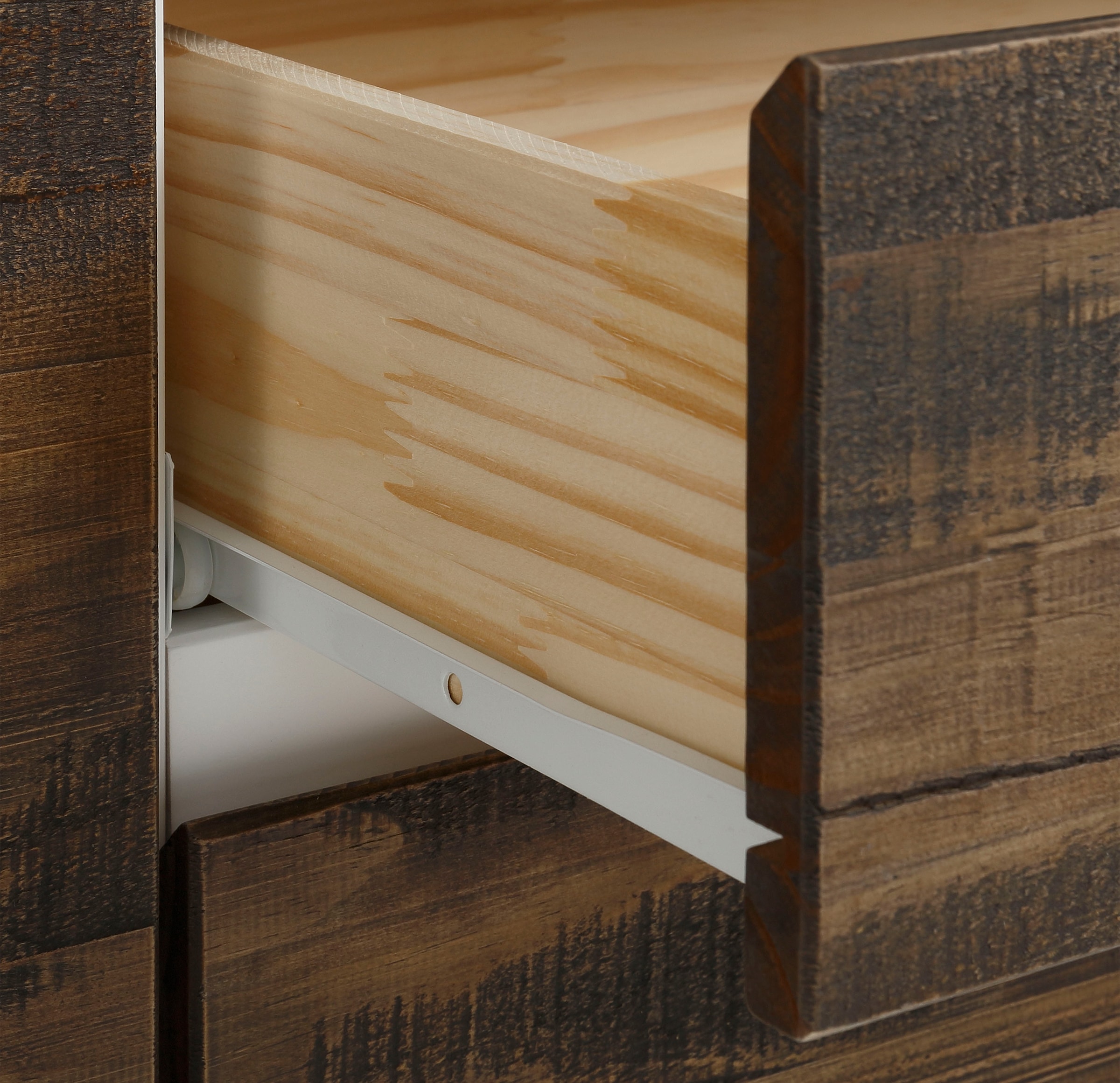 Home affaire Highboard »Morgan Midischrank«, Kommode aus massivem Kiefernholz, eingefräste Griffmulden, Höhe 120 cm