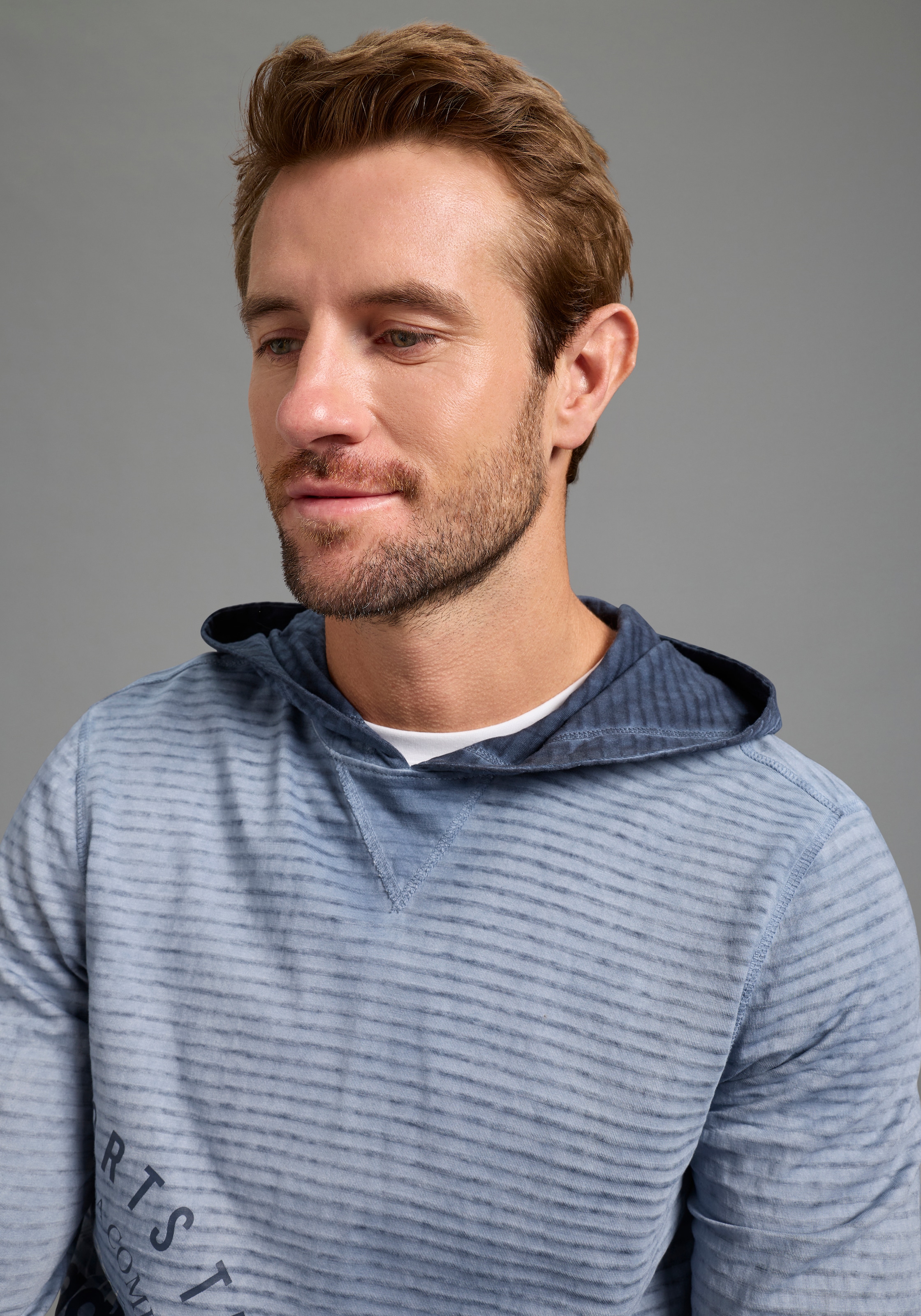 KangaROOS Langarmshirt schmale Passform, Langarm, mit Kapuze, aus Single Jersey