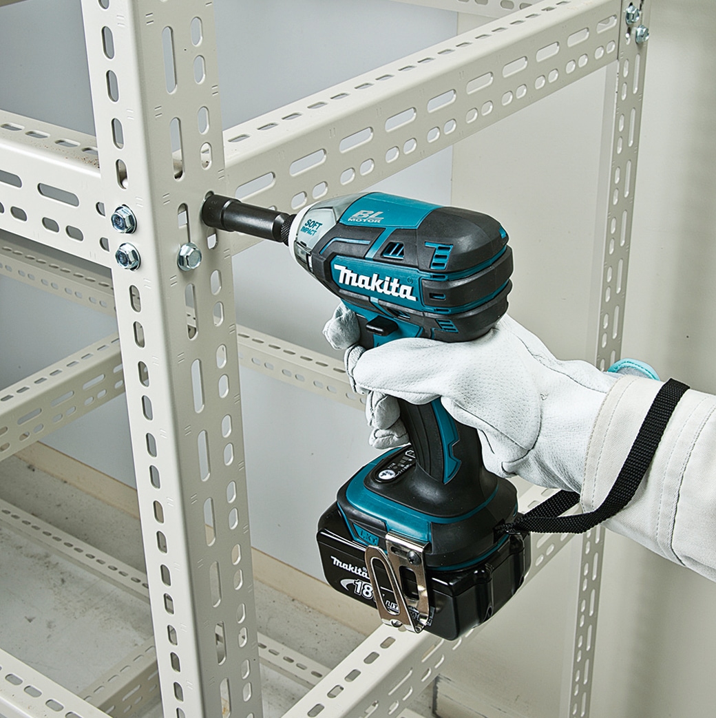 Makita Akku-Impulsschrauber »DTS141RTJ«, mit 2 Akkus 18V/5,0 Ah und Ladegerät