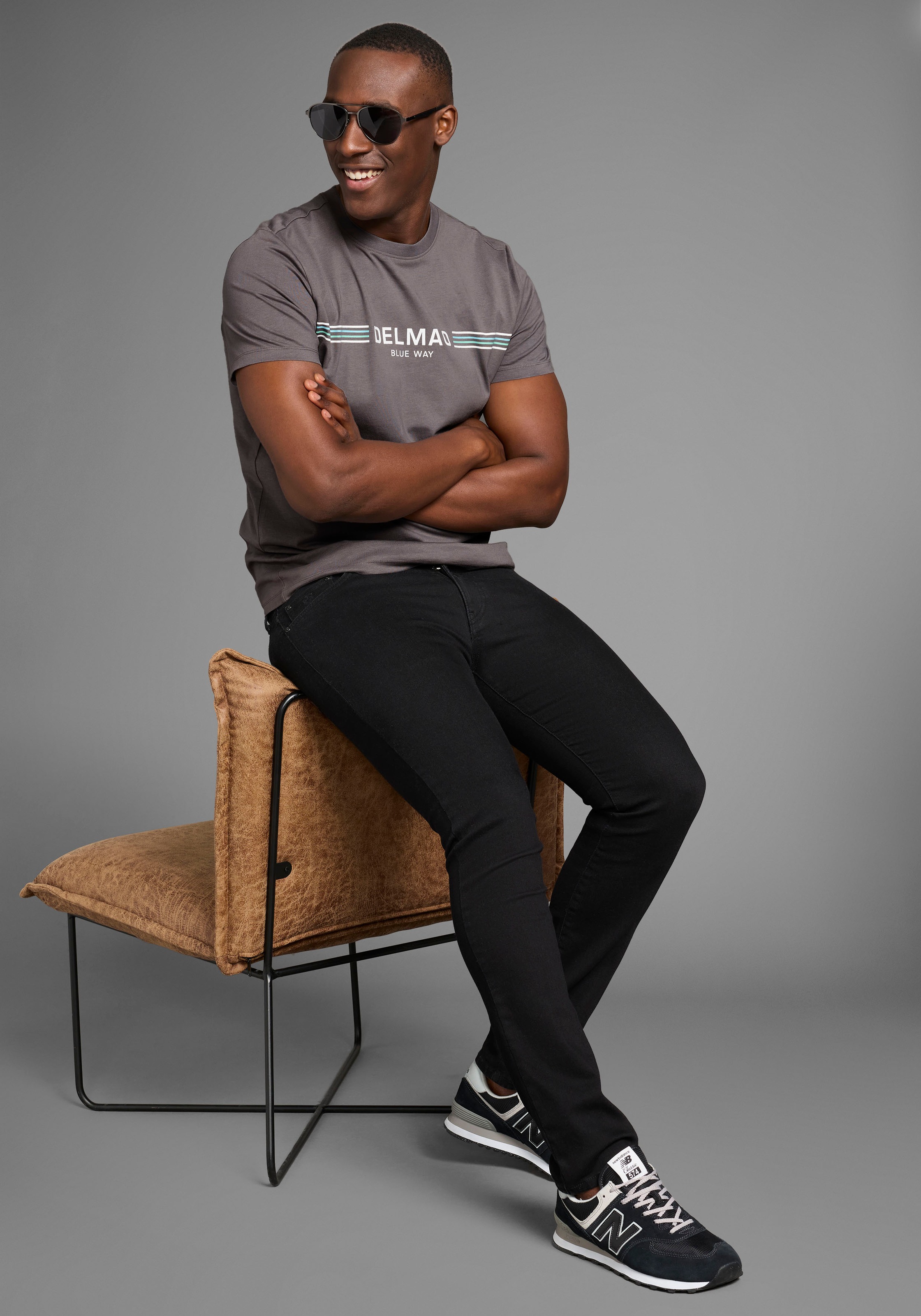 DELMAO T-Shirt, mit sportlich-maritimen Marken-Schriftzug
