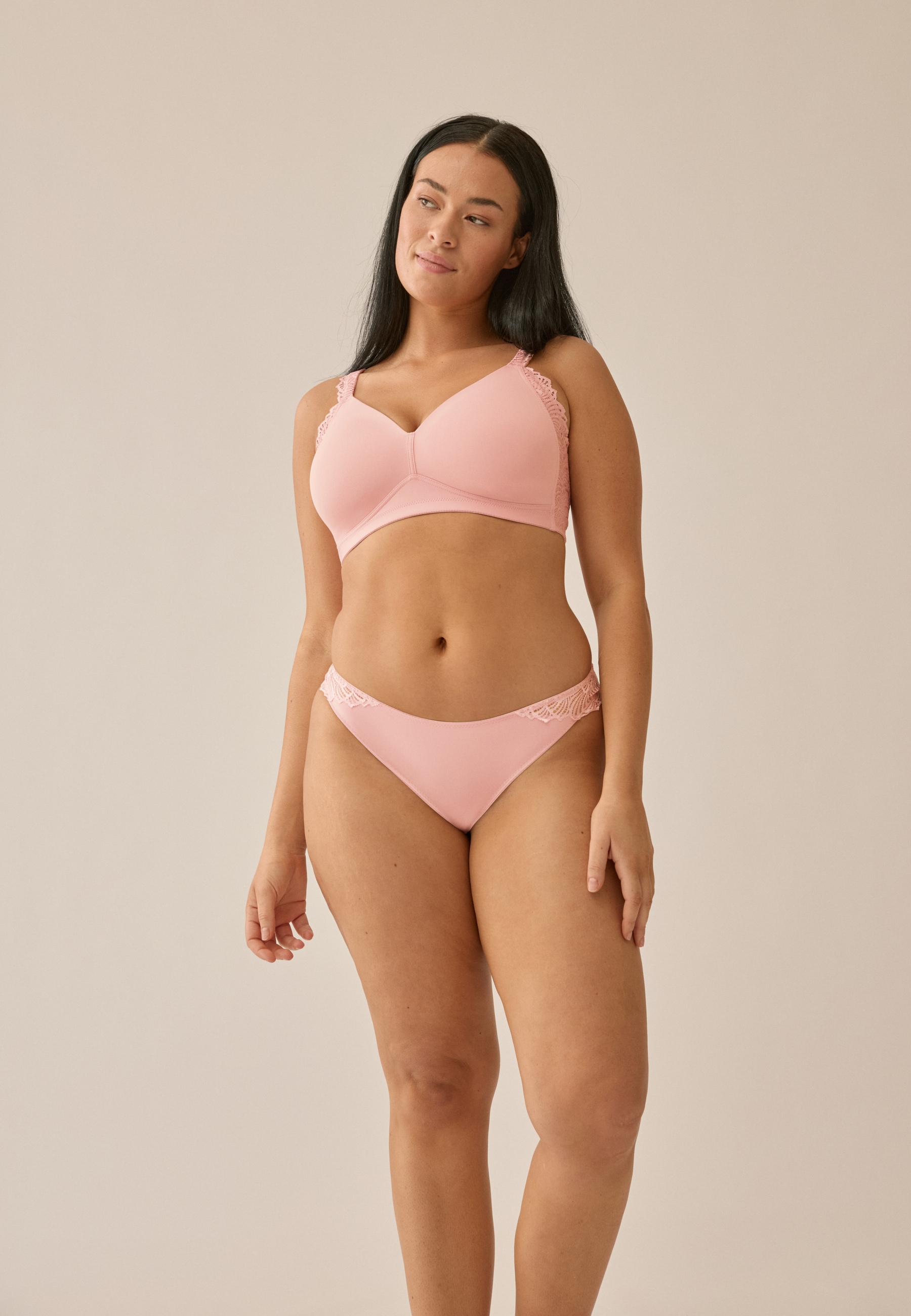 Naturana Bügelloser BH, vorgeformte Cups, breite Träger, ohne Bügel, mit Spitze, bequem