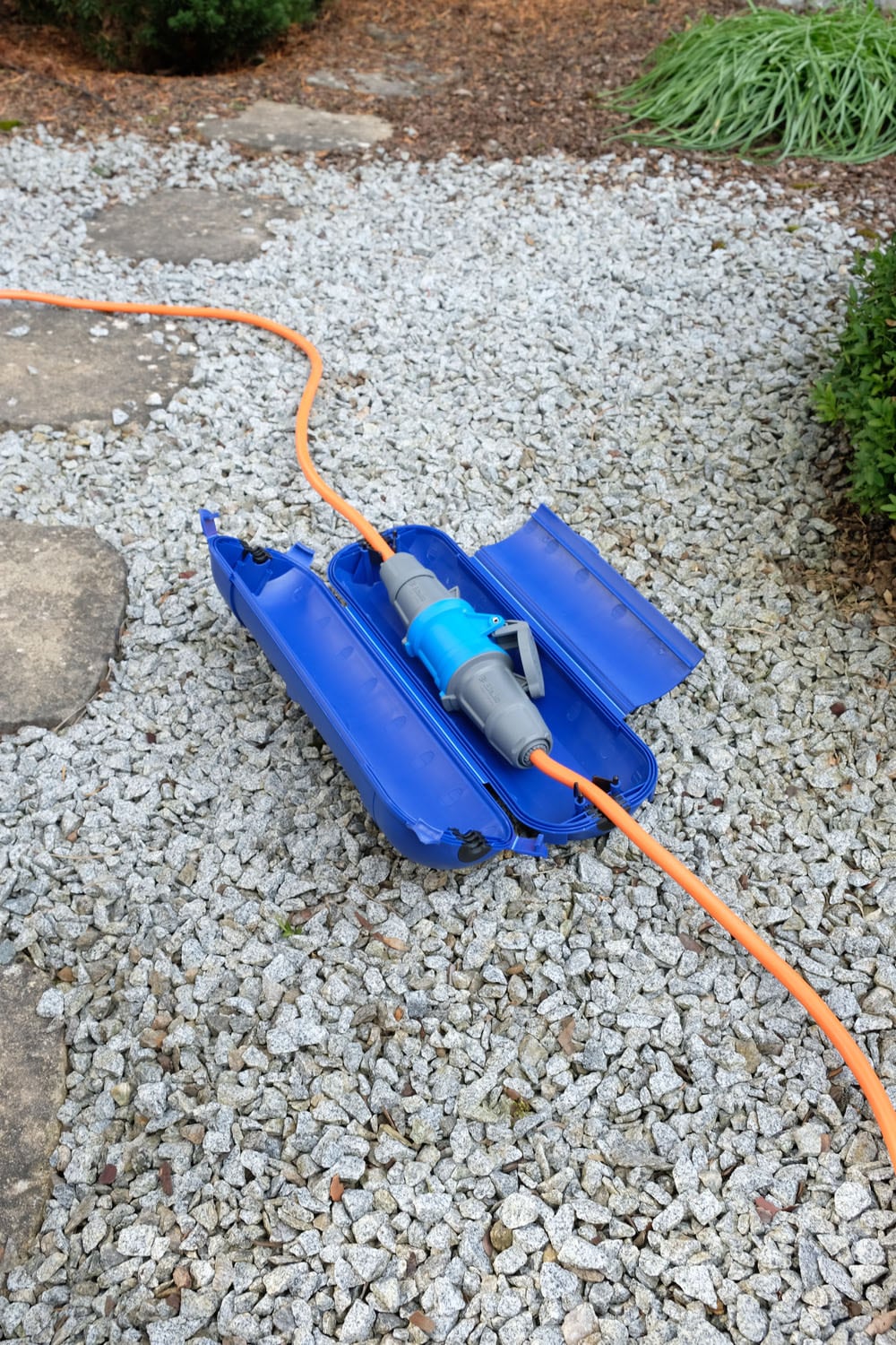 Brennenstuhl Reiseadapter »Stecker/Kupplung Safe-Box CEE230V blau«