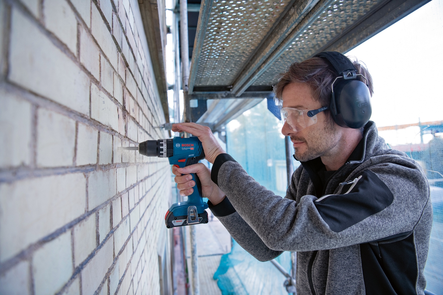 Bosch Professional Akku-Schlagbohrmaschine »»GSB 18V-45««, Inkl. 2x Akkus 3,0Ah und Schnellladegerät GAL 18V-40, in L-BOXX