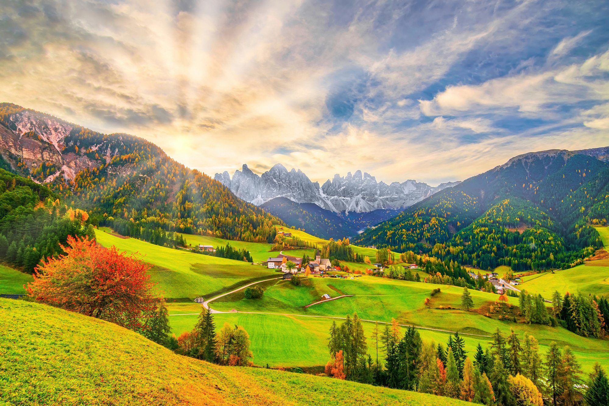 Papermoon Fototapete »SANTA MADDALENA-BERG DORF DOLOMITEN WIESE BLUMEN ALPE günstig online kaufen