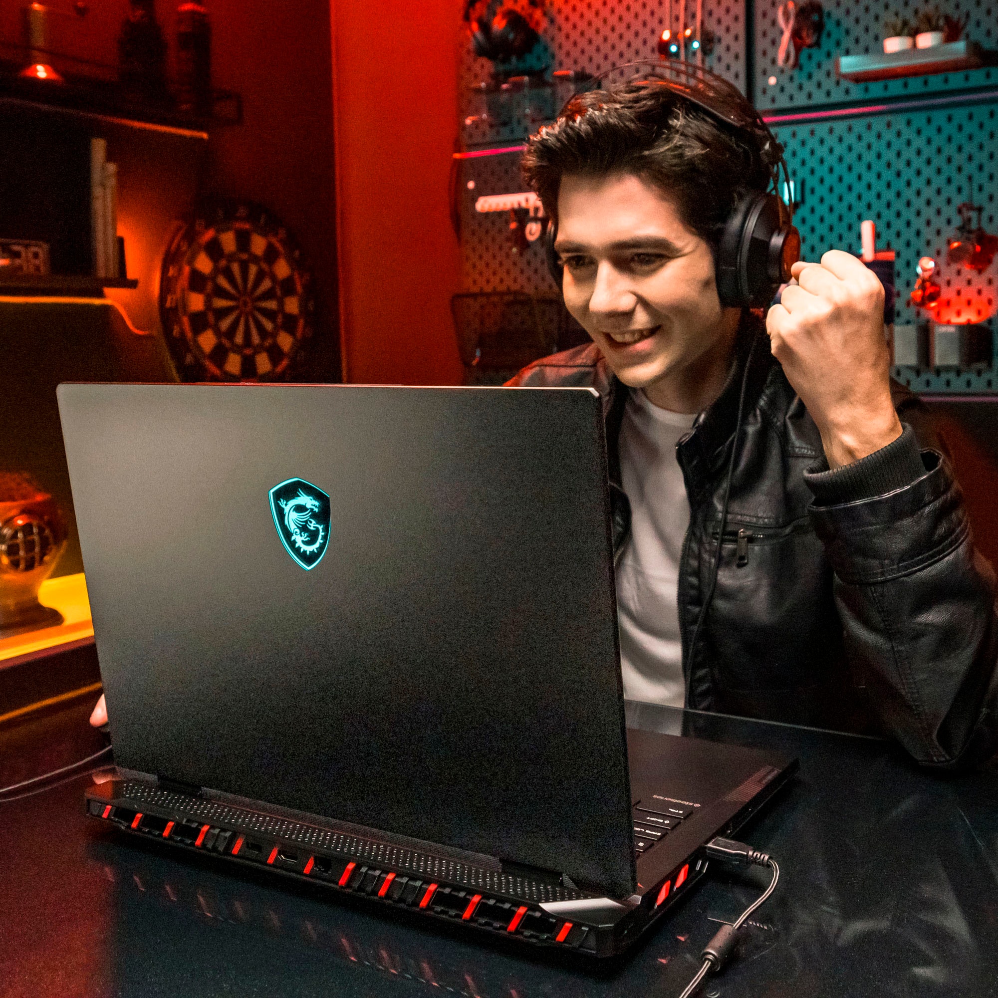 MSI Gaming-Notebook »Raider A18 HX A9WIG-080«, 45,8 cm, / 18 Zoll, AMD, Ryzen 9, GeForce RTX 5080, 2000 GB SSD