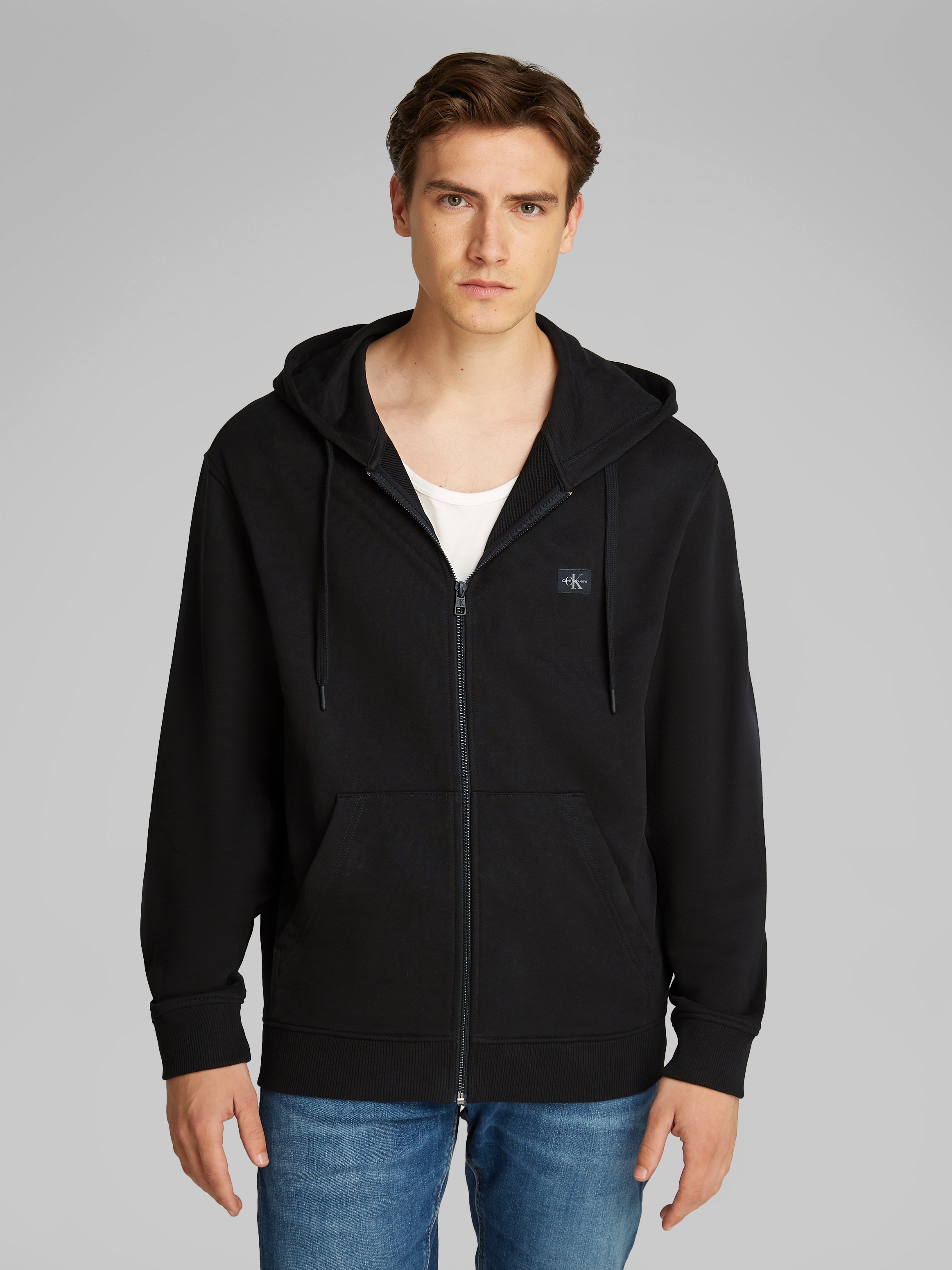 Sweatjacke »WOVEN LABEL ZIP THROUGH HOODIE«, mit Logopatch