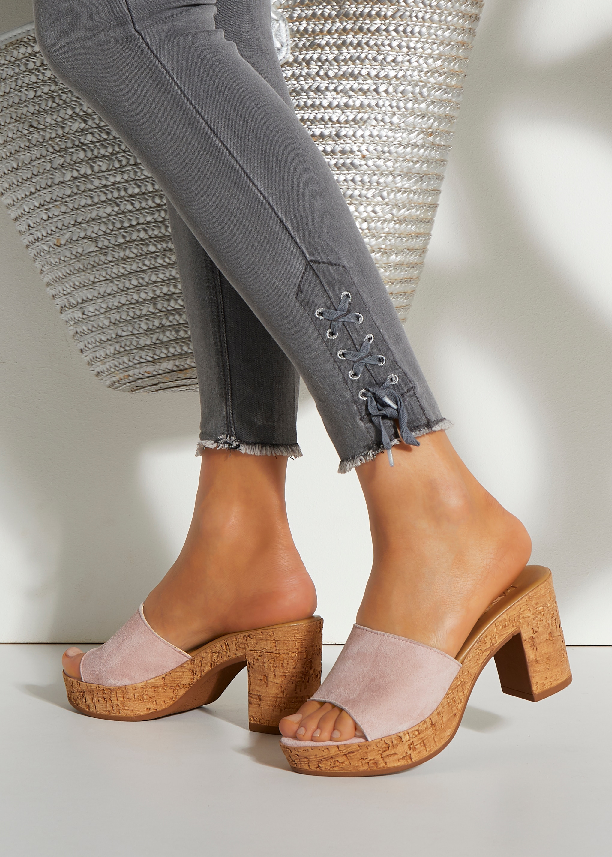 LASCANA Pantolette, Mule, Sandale, offener Schuh aus Leder, Blockabsatz, Kork-Optik