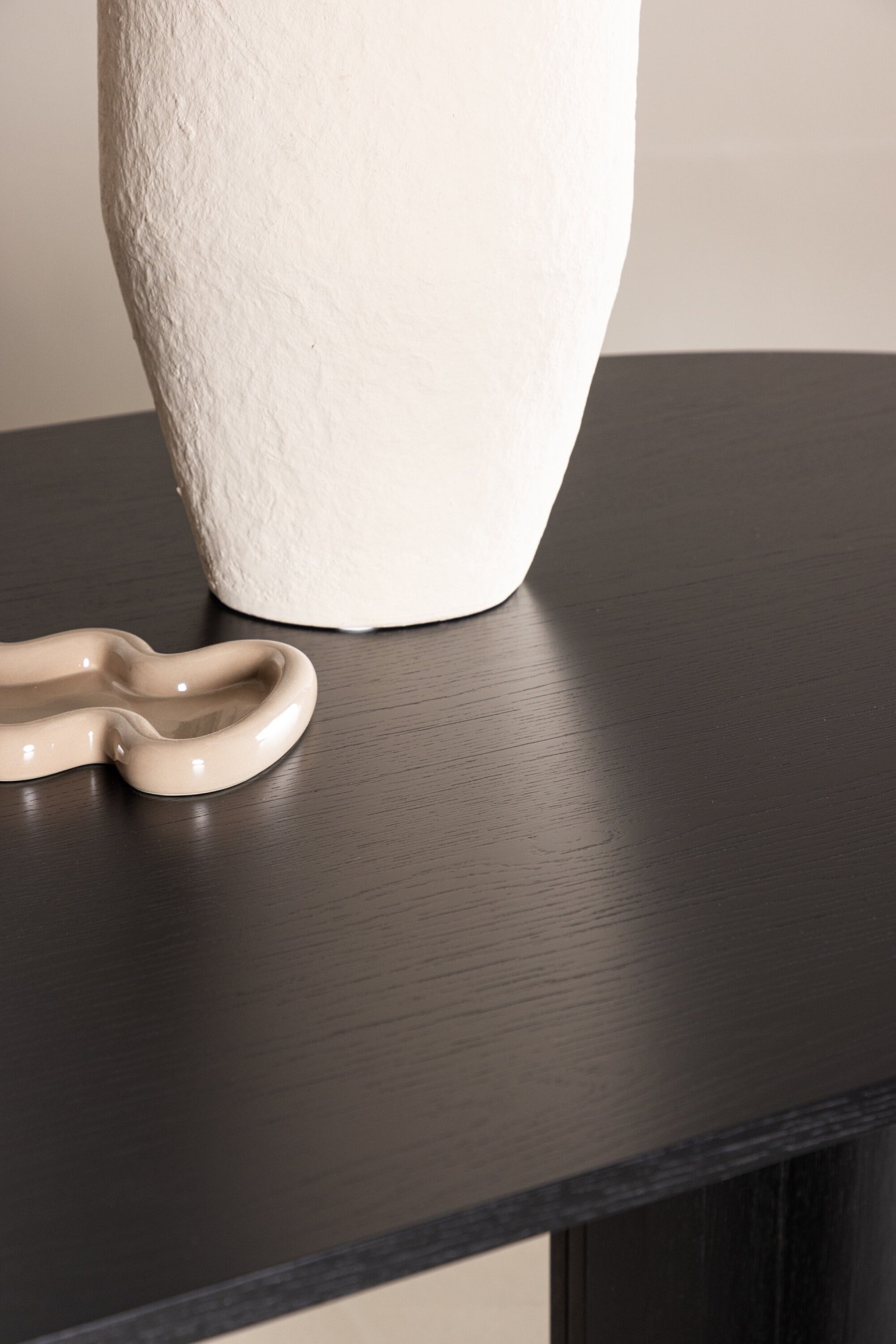 Venture Home Esstisch »Tyresö, ovaler Esstisch in elegantem Schwarz, 220 × 100 cm« Esszimmertisch, MDF, hell, pflegeleicht
