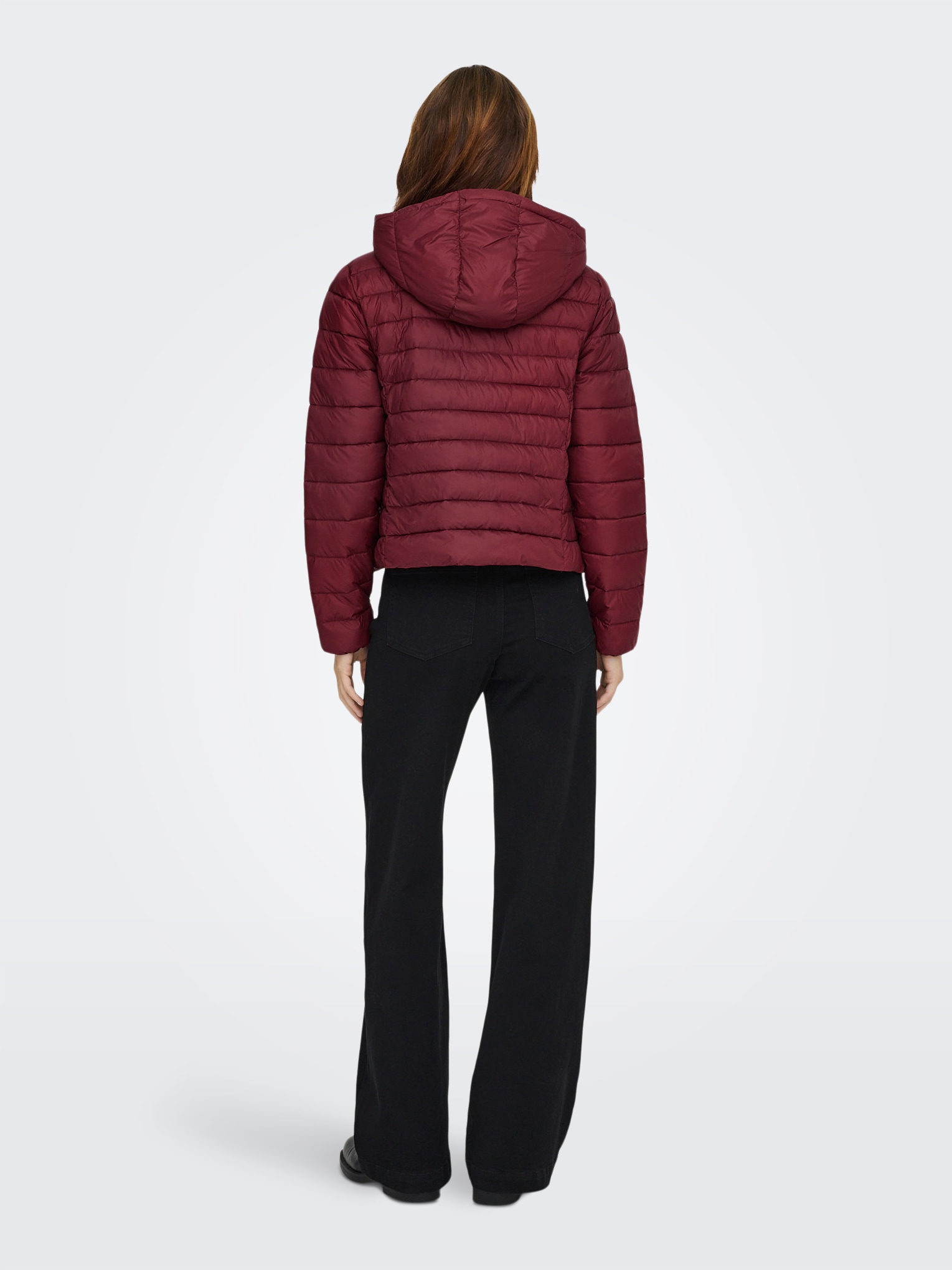 ONLY Steppjacke »ONLTAHIA LW QUILTED HOOD JKT OTW CC OTW« mit Kapuze Kunstfaser