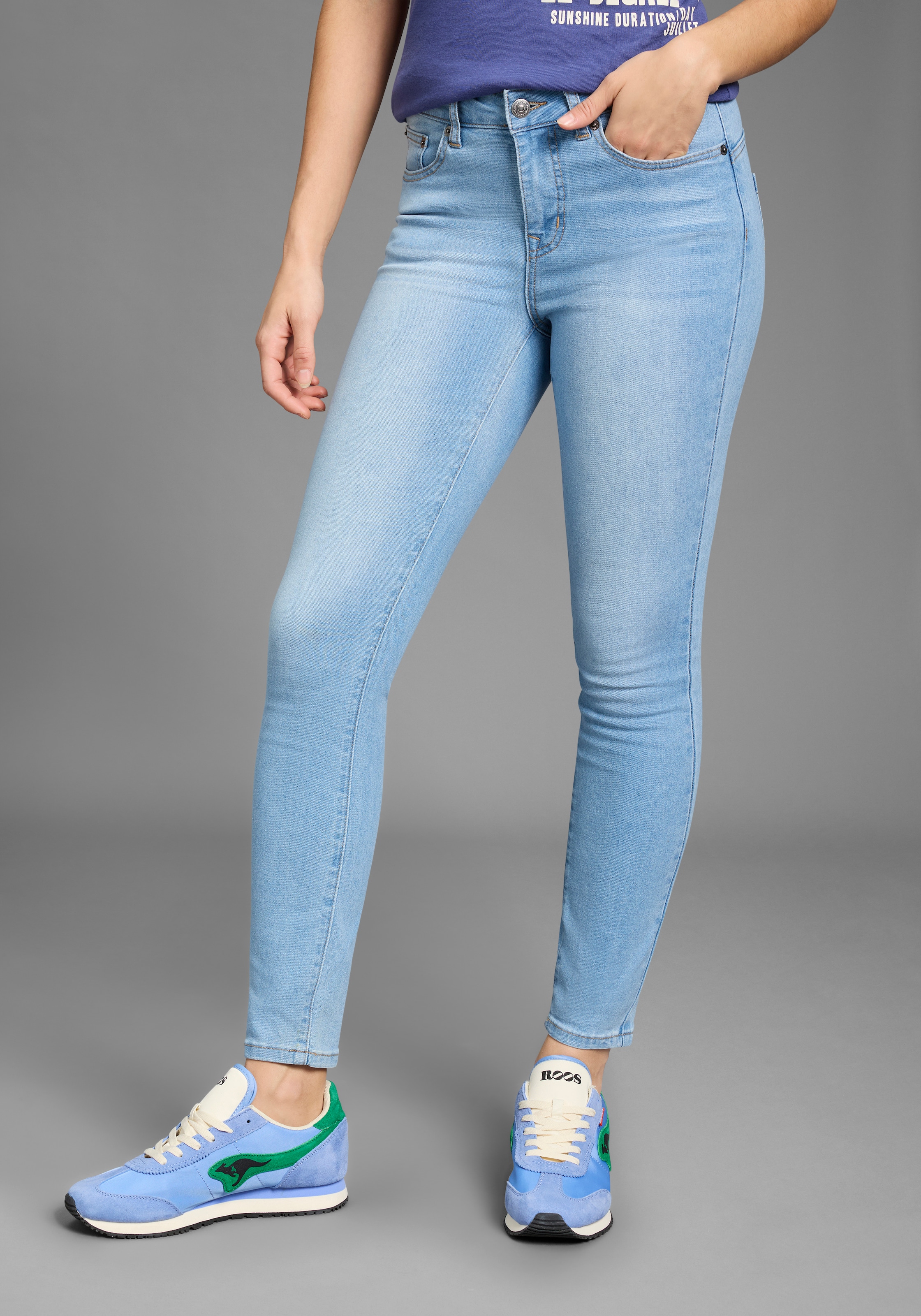 KangaROOS Slim-fit-Jeans »CROPPED HIGH WAIST SLIM FIT« schmale Passform,  Röhrenjeans,  trendige Used-Waschung