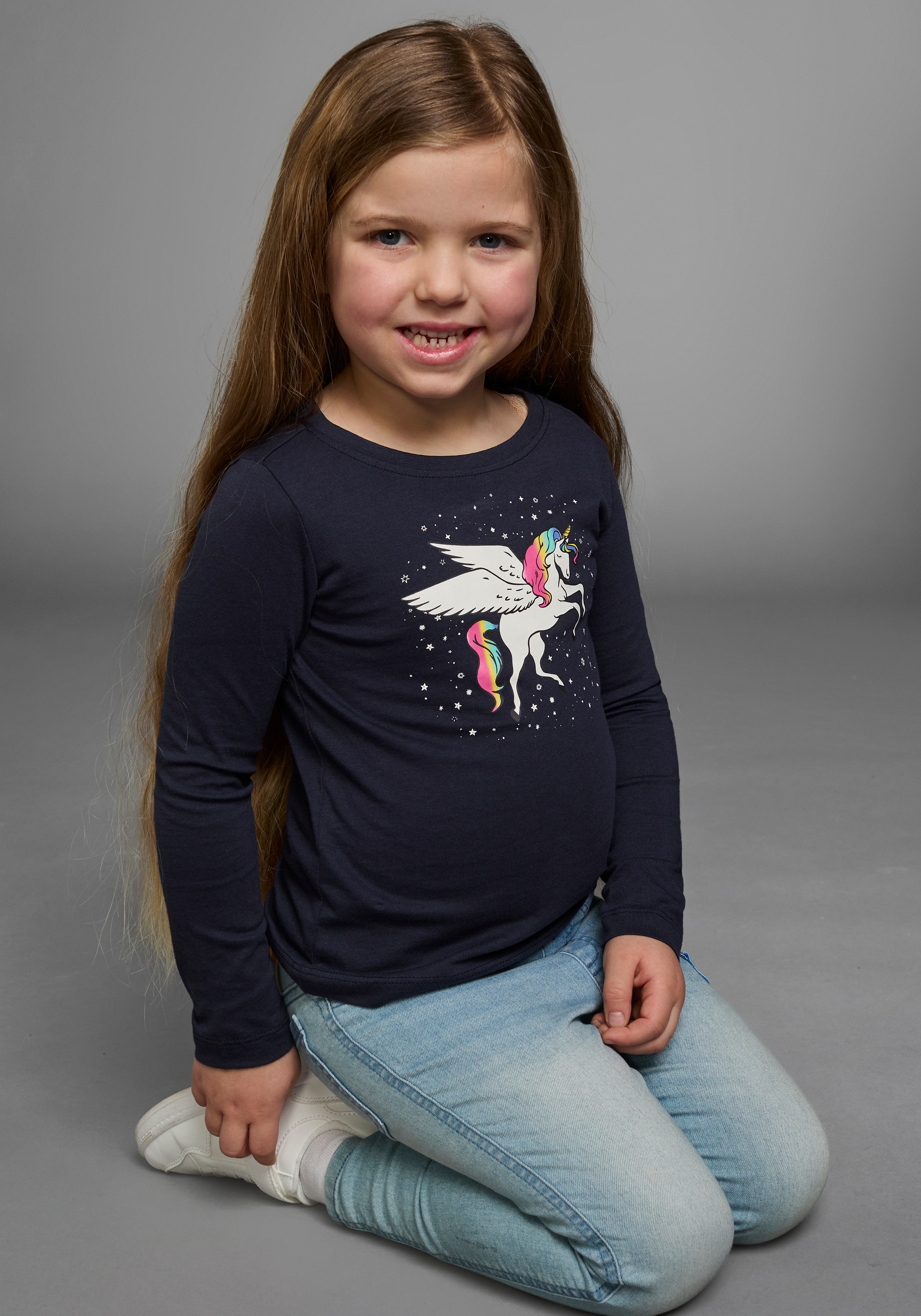 KIDSWORLD Langarmshirt »mit süßem Einhorn Druck«, langärmlig, hüftlange Passform, stylischer Druck