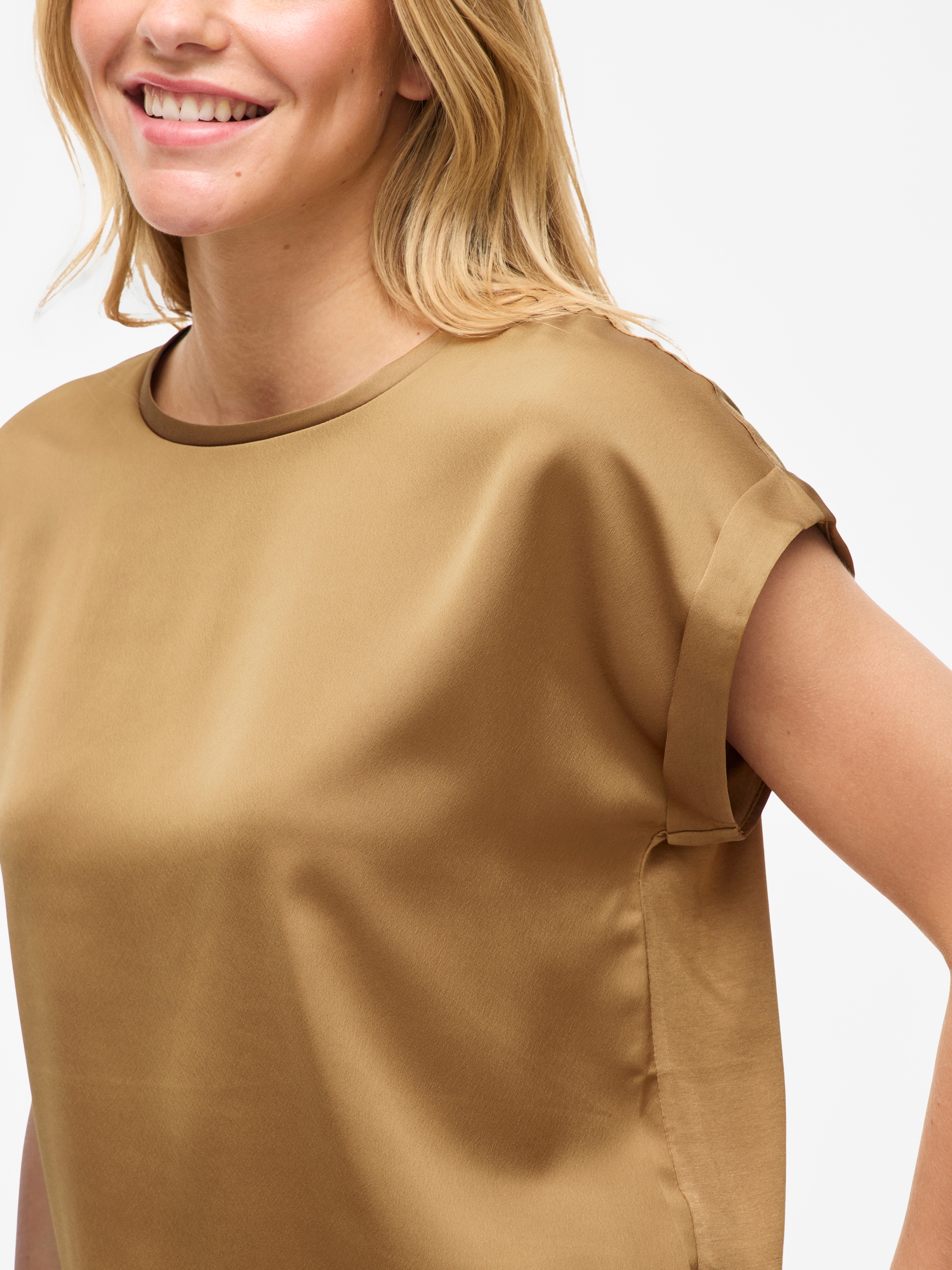 Vila Kurzarmshirt »VIELLETTE S/S SATIN TOP - NOOS«, Satin Optik
