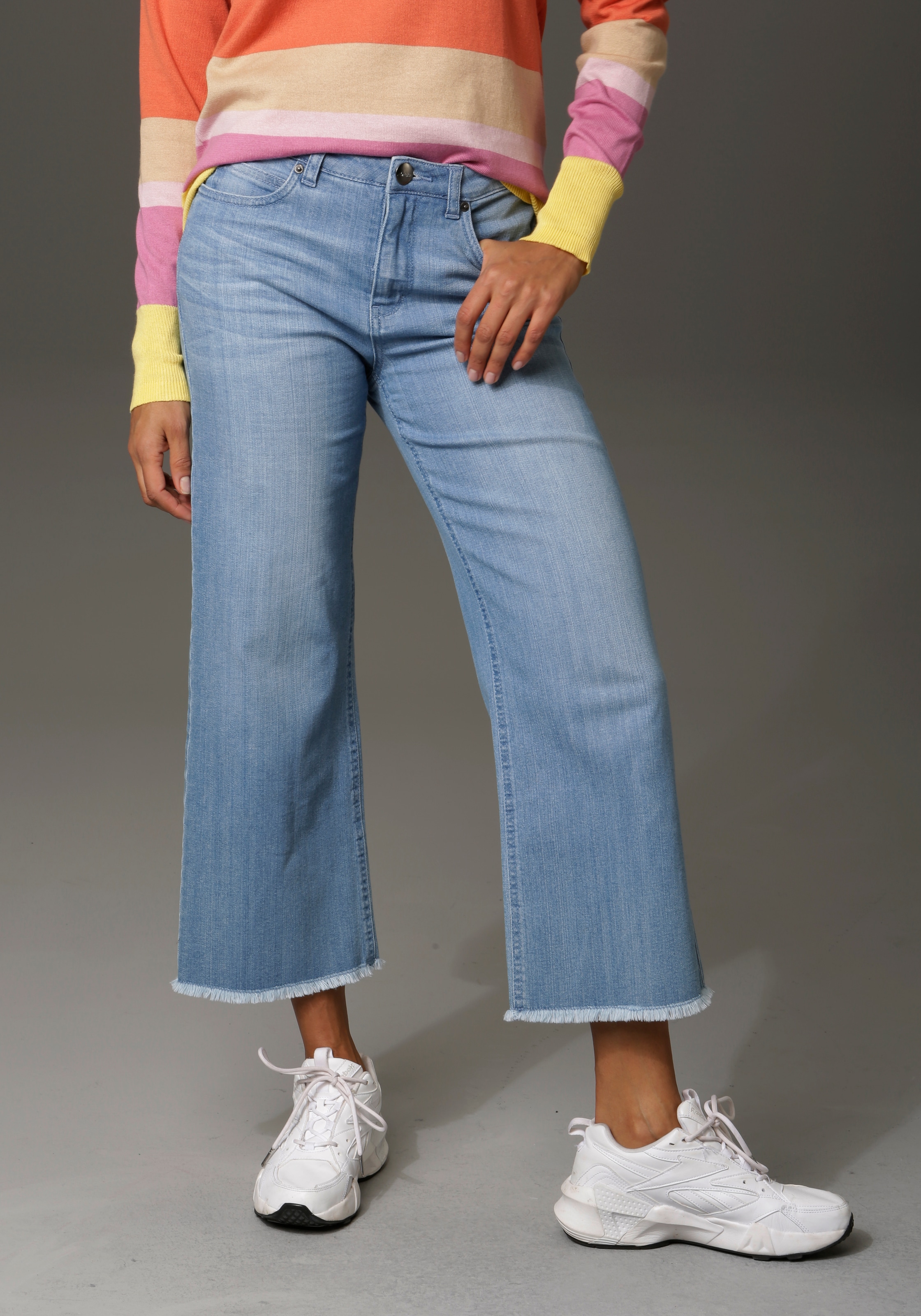 im kaufen Beinabschluss Online-Shop mit leicht ausgefranstem Aniston 7/8-Jeans, CASUAL
