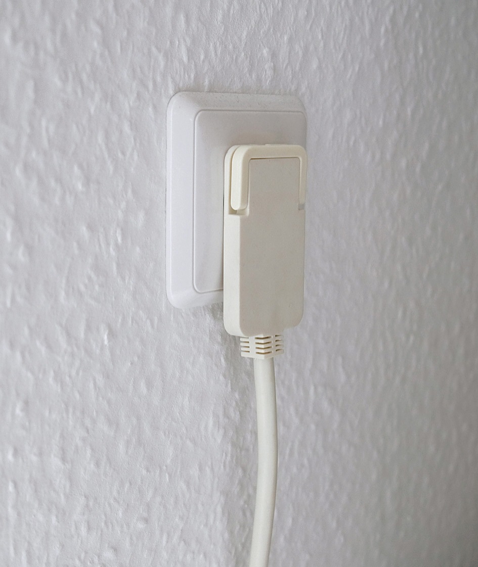 Brennenstuhl Steckdosenleiste »Comfort-Line Plus«, 4-fach, (Kabellänge 2 m), mit Flachstecker, Schalter und extra breiten Abständen der Steckdosen