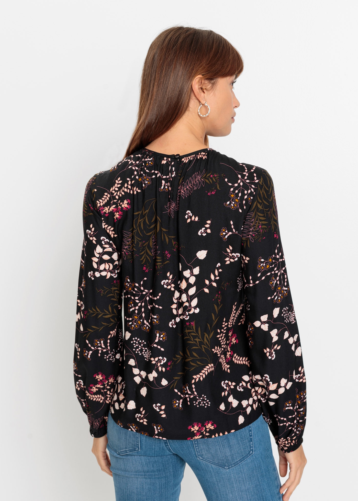 bonprix Druckbluse »Bluse aus nachhaltiger Viskose« bequeme Passform, aus Viskose, Schlitz mit Knopfverschluss im Rücken