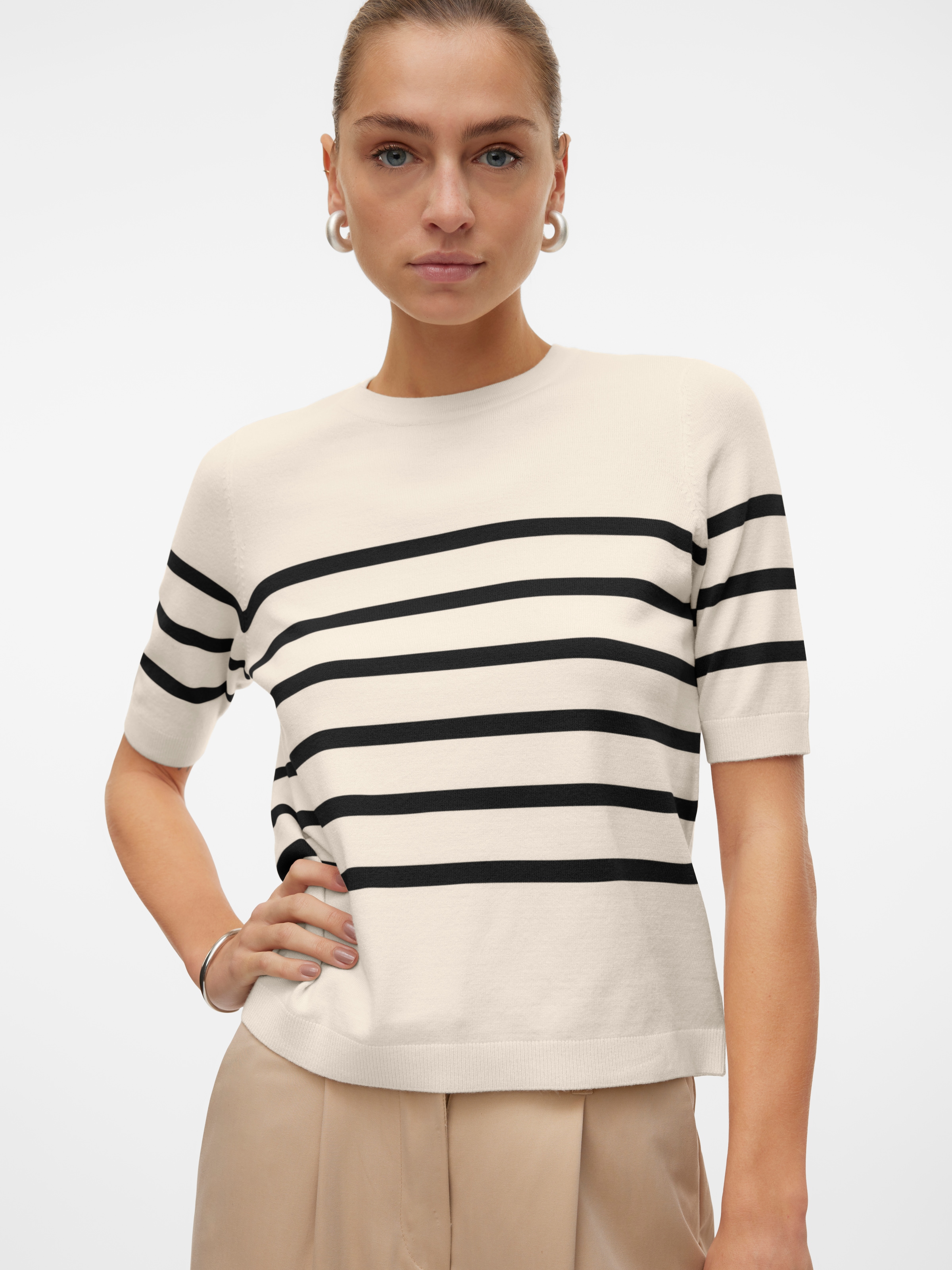 Vero Moda Kurzarmpullover »leichter Feinstrickpullover VMSABA PLAIN SS O-NECK PULLOVER GA NOOS«, (Damenpullover, Rundhalsausschnitt, Kurzarm, Sommerpulli,), im Regular Fit aus pflegeleichtem Materialmix mit Viskose