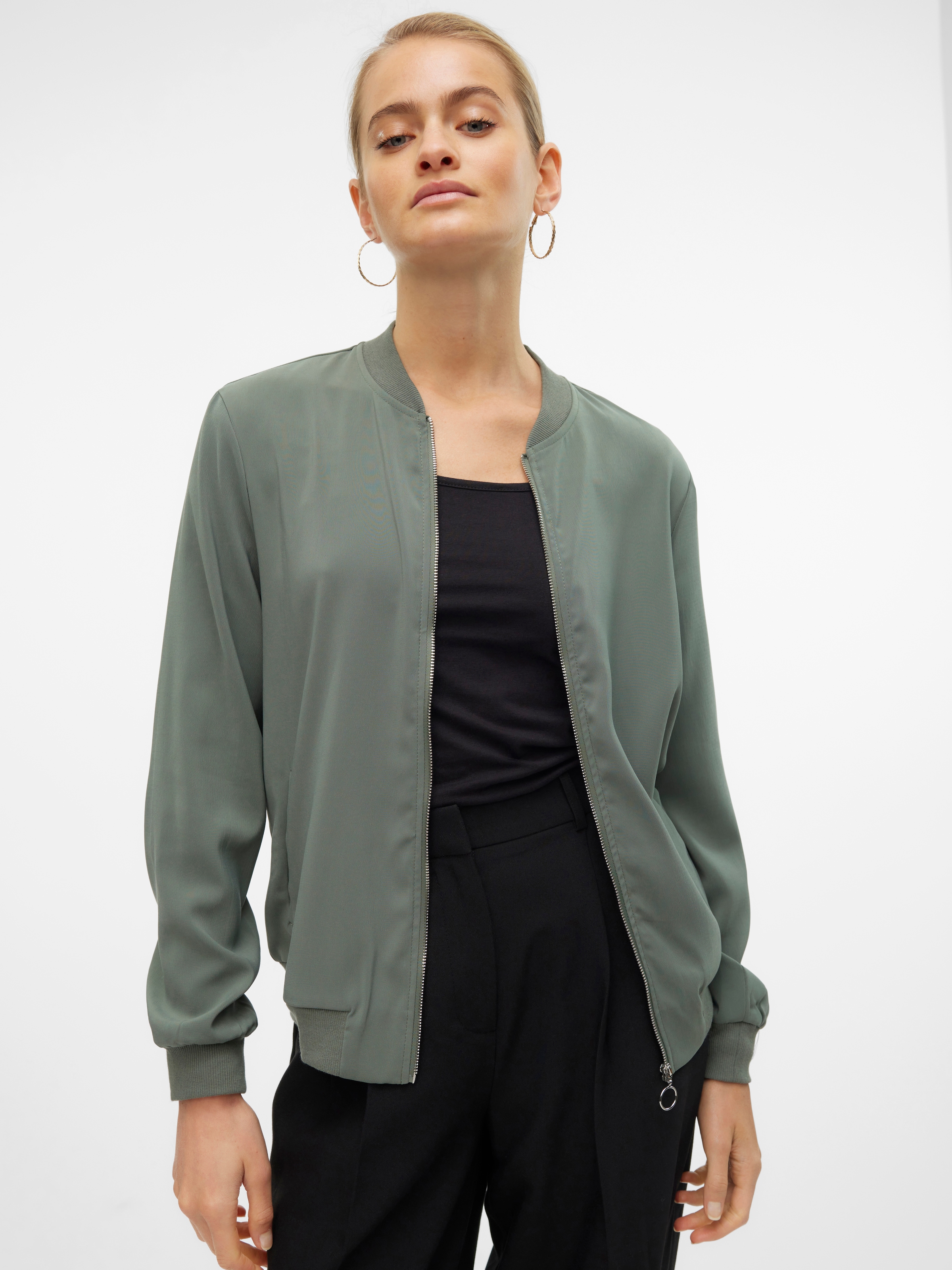 Vero Moda Bomberjacke »VMCOCO L/S BOMBER NOOS« in modisch kurzer Form