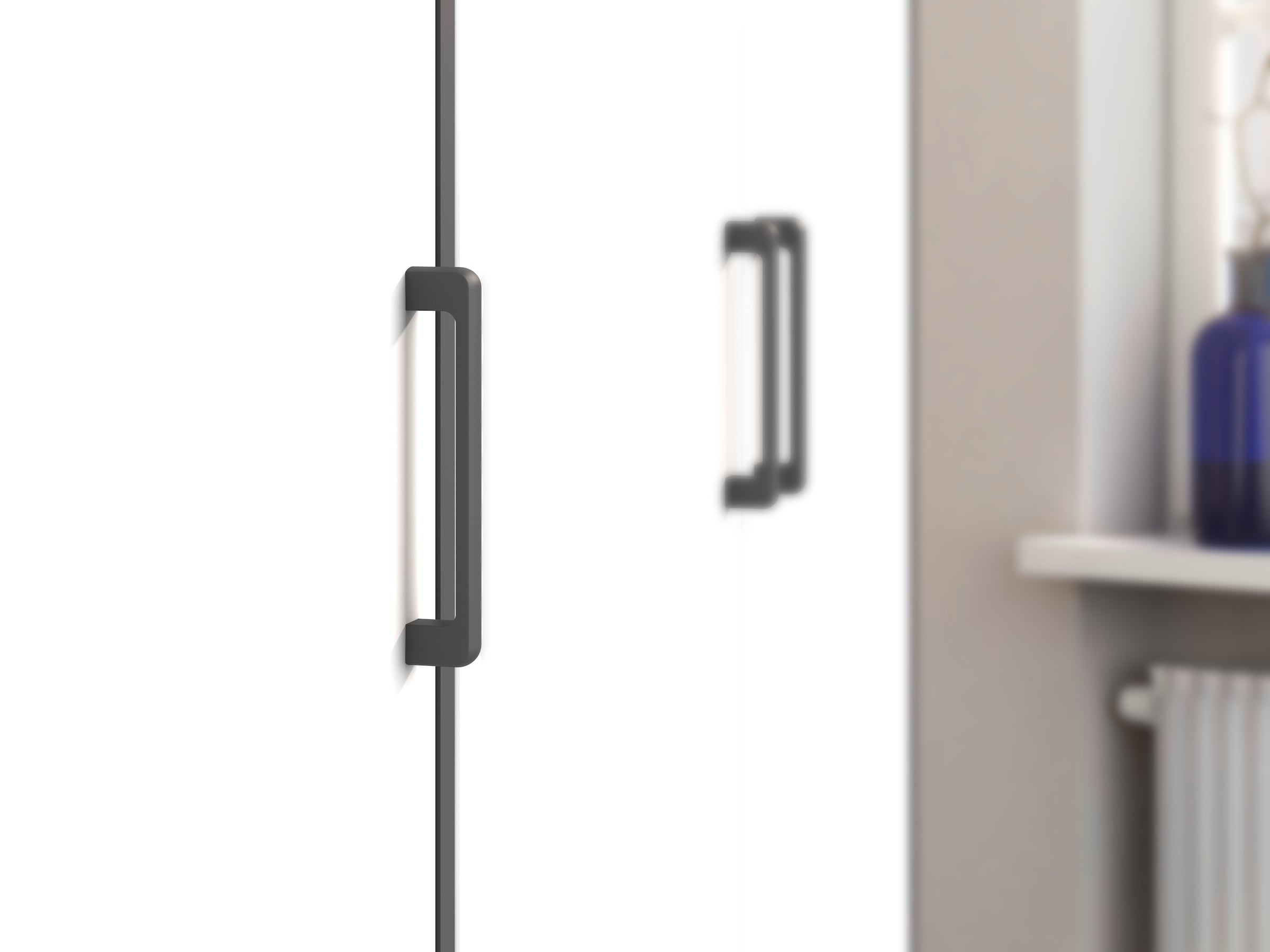 rauch Drehtürenschrank »Kleiderschrank Schrank Garderobe Wäscheschrank VOYAGER«, (in 3 verschiedenen Ausstattungen BASIC/CLASSIC/PREMIUM), mit modernen Griffen in Graumetallic, inkl. Schubkästen und Spiegel