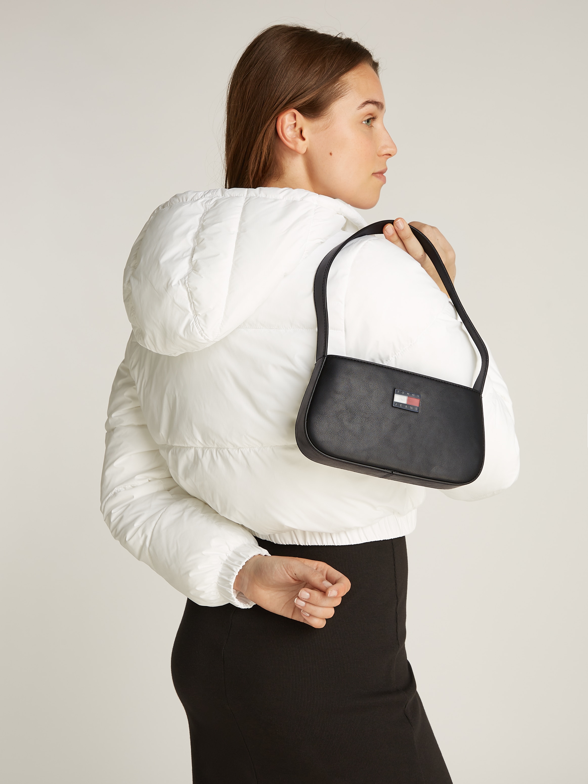 Tommy Jeans Schultertasche »TJW ESS MUST SHOULDER BAG«, Damen Umhängetasche, Mini Bag Henkeltasche mit Logoflagge
