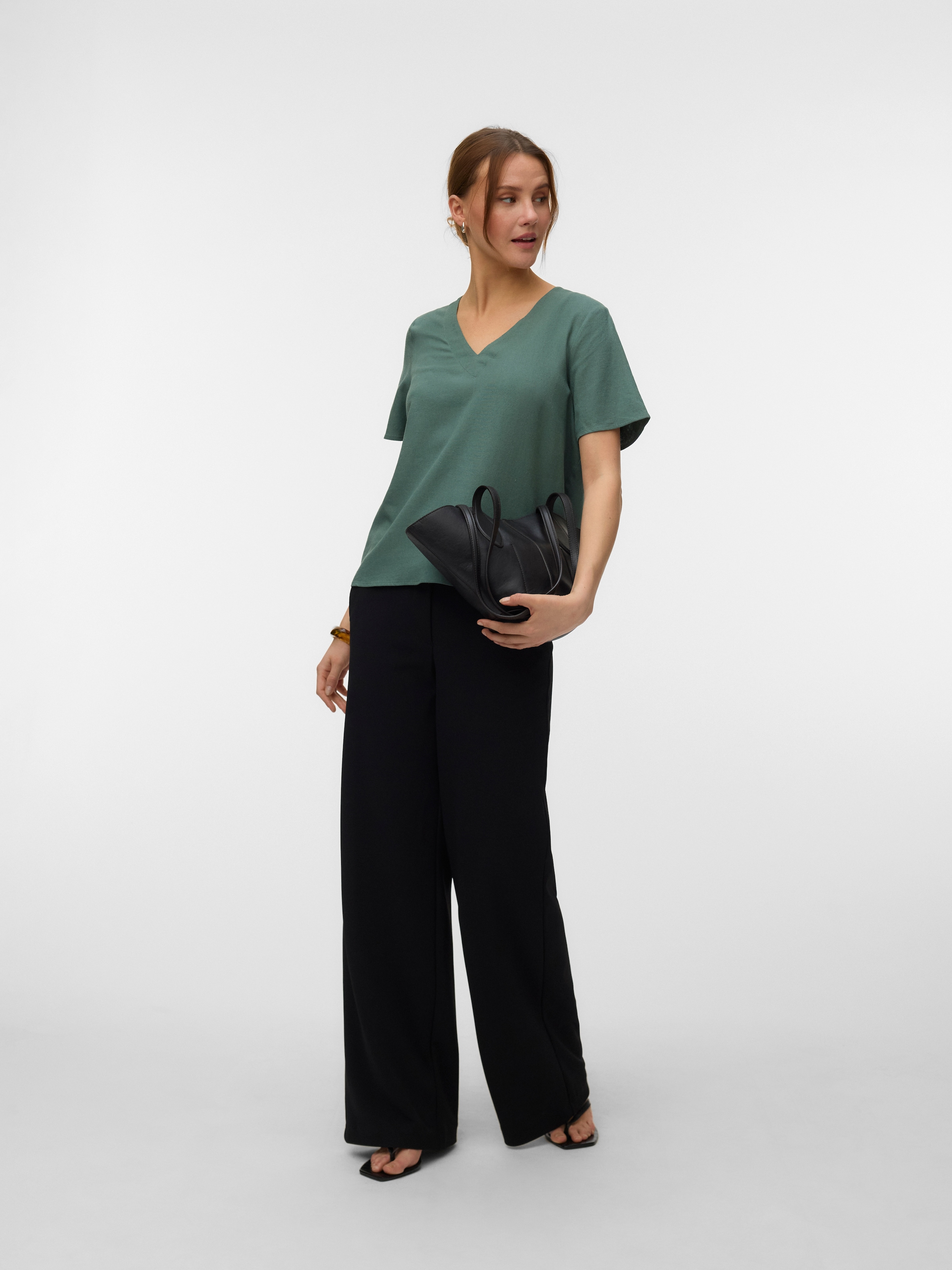 Vero Moda Blusenshirt »VMMYMILO S/S V-NECK TOP WVN GA« mit klassischem Schnitt
