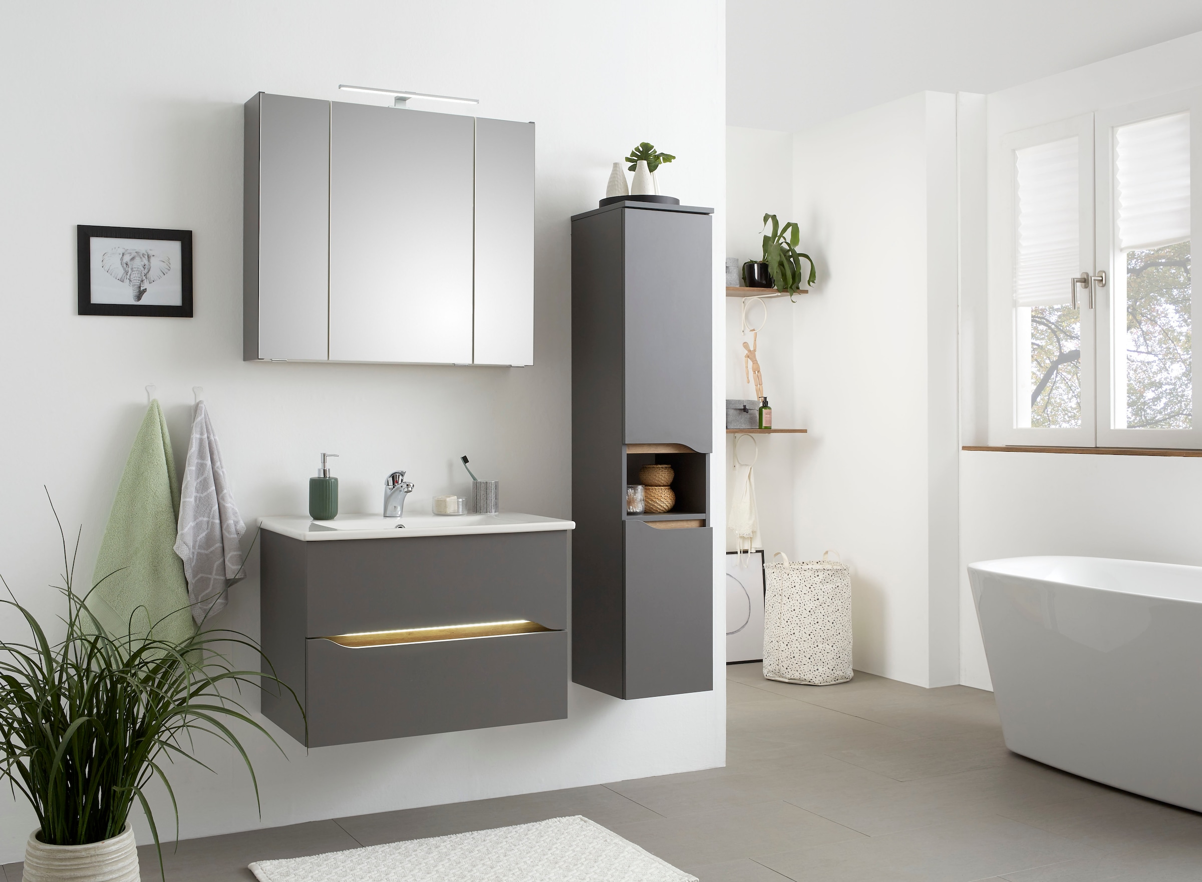 Saphir Badmöbel-Set »Quickset 3-teilig, Keramik-Waschtisch und LED-Spiegelschrank«, (5 St.), mit Midischrank, 2 Türen, 1 Nische, 2 Schubladen, inkl. Türdämpfer
