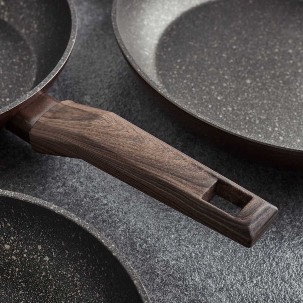 RESTO Kitchenware Bratpfanne »Carina, tiefe Schmorpfanne mit holzähnlichem Soft-Touch-Griff«, Aluminium, (1 tlg.), mit Marmor-Antihaftbeschichtung, 4-lagig, für alle Herdarten geeignet