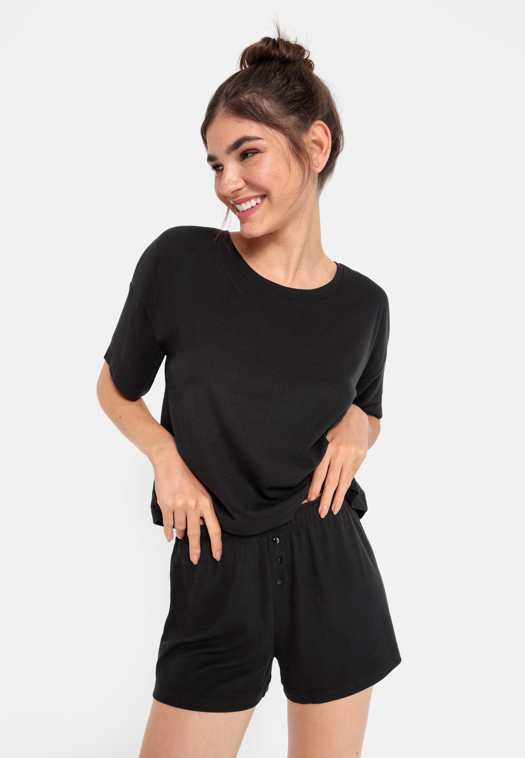 LSCN by LASCANA Shorty, (2 tlg.), mit kleiner Zierknopfleiste