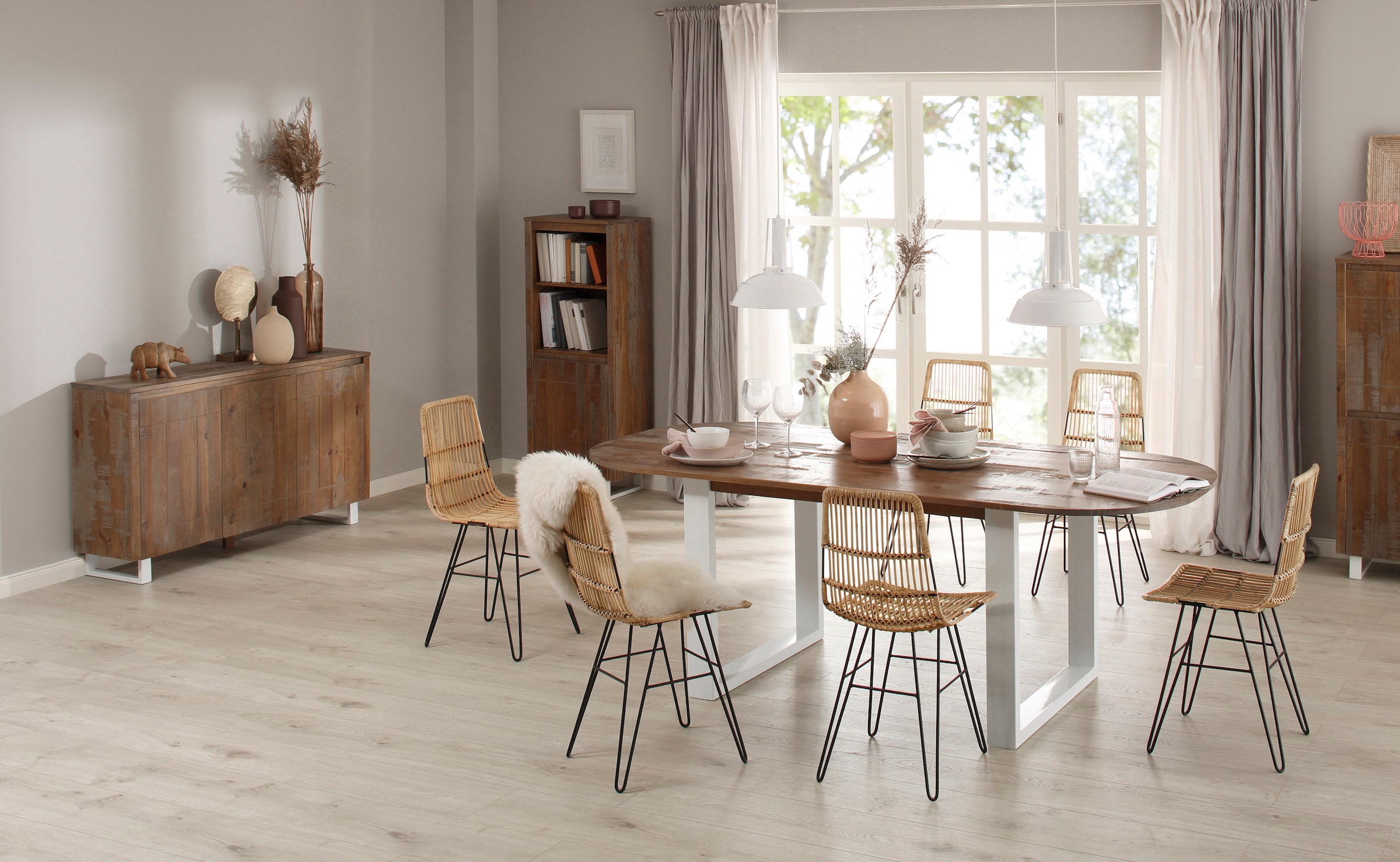 Home affaire Sideboard »Lagos«, Kommode aus massivem Kiefernholz, mit weiß lackiertem Beingestell