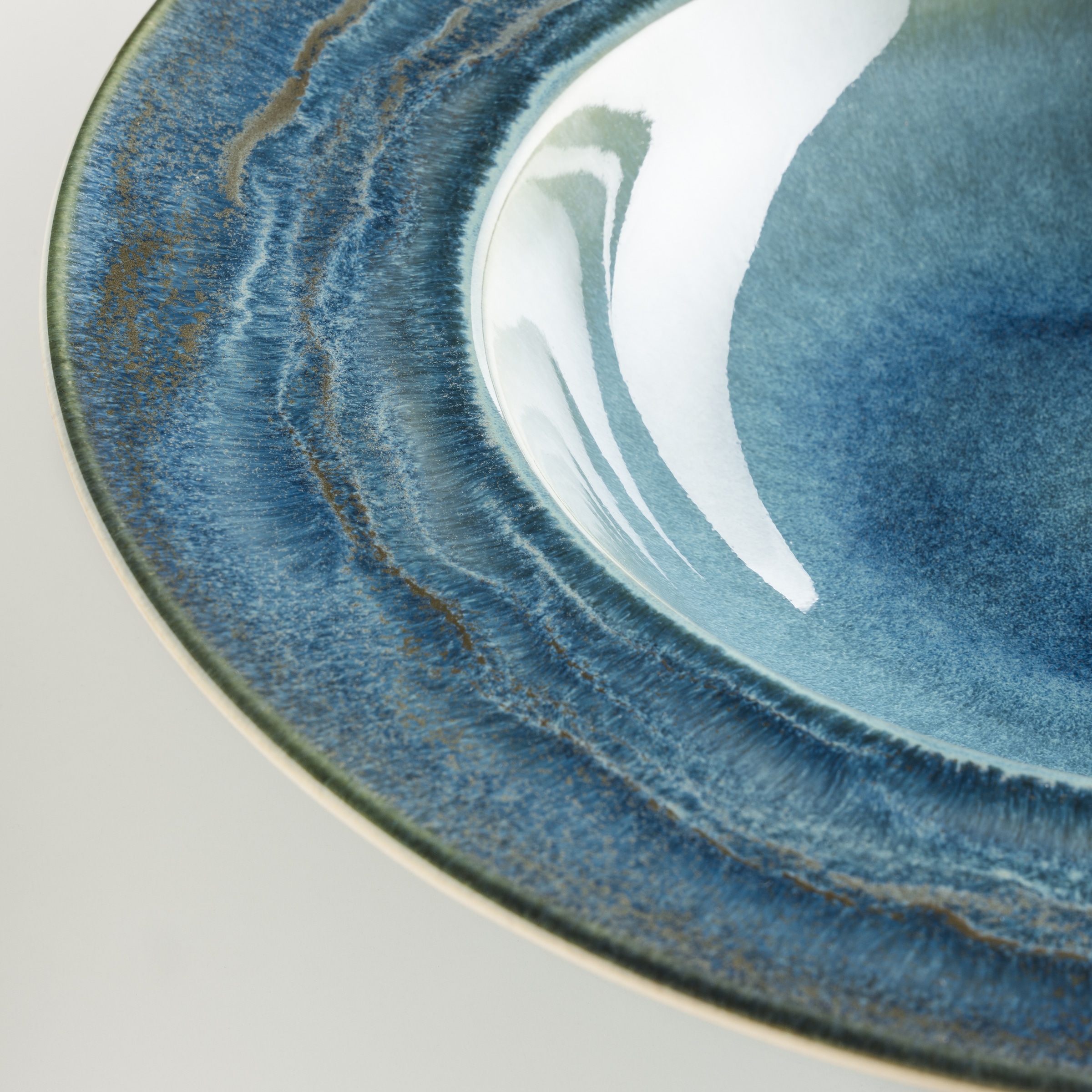 gipfelstück Pastateller »Tiefer See« Scandi-Style, glänzende Reaktivglasur, jedes Stück ein Unikat