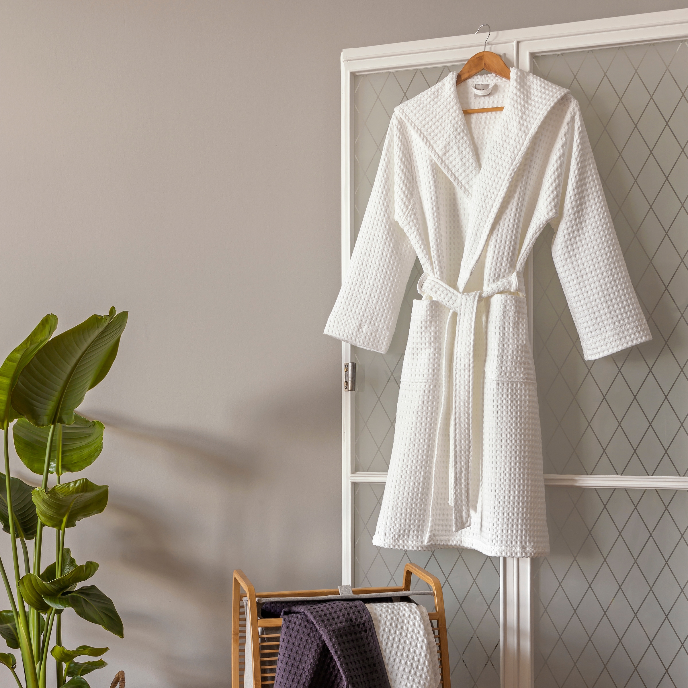 Möve Unisex-Bademantel »Piquée, ideal für Sauna & Spa, Hotelbademantel, Morgenmantel«, (1 St.), mit Kapuze