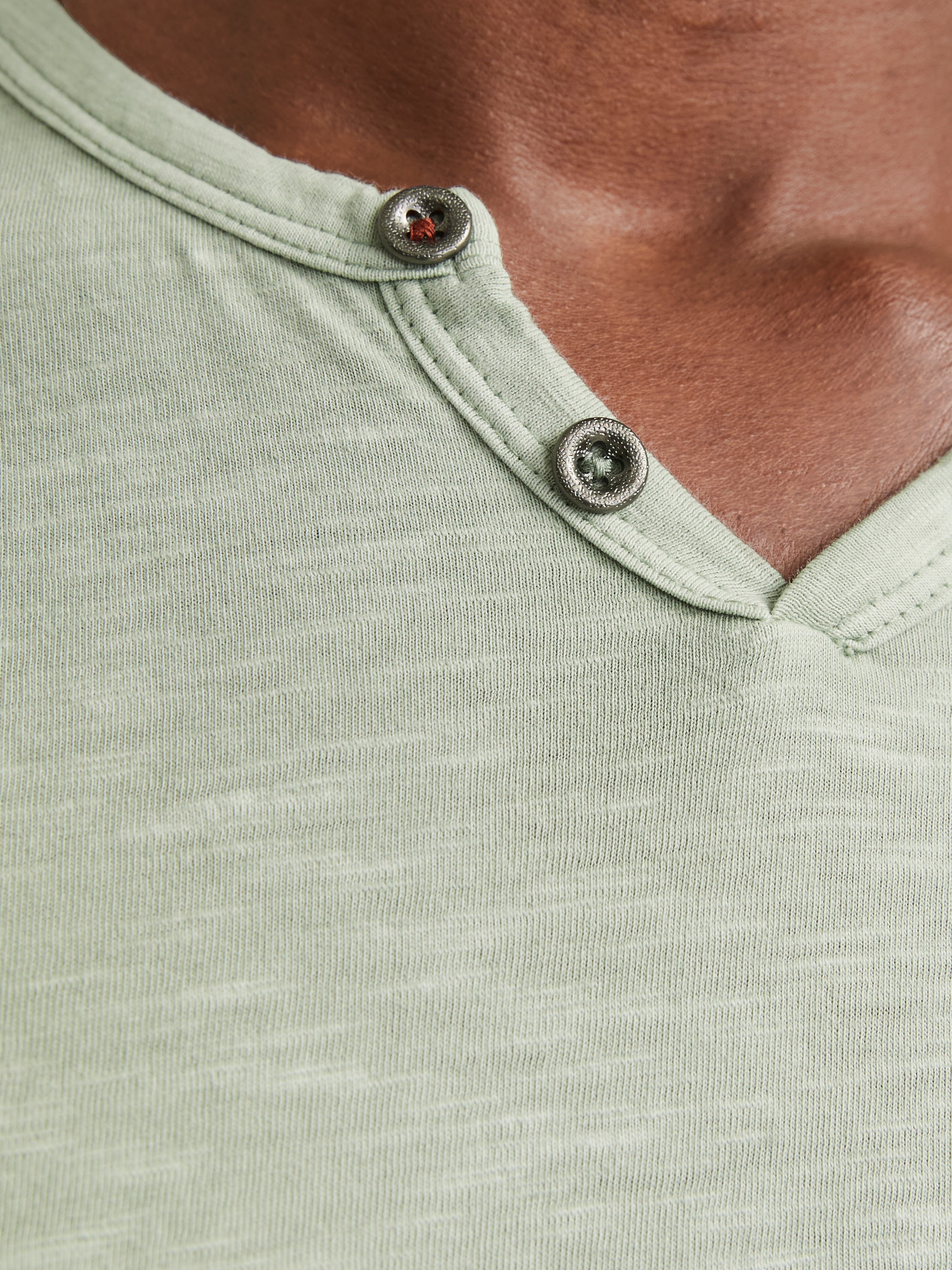 Jack & Jones T-Shirt »JJESPLIT NECK TEE SS NOOS«, mit V-Ausschnitt