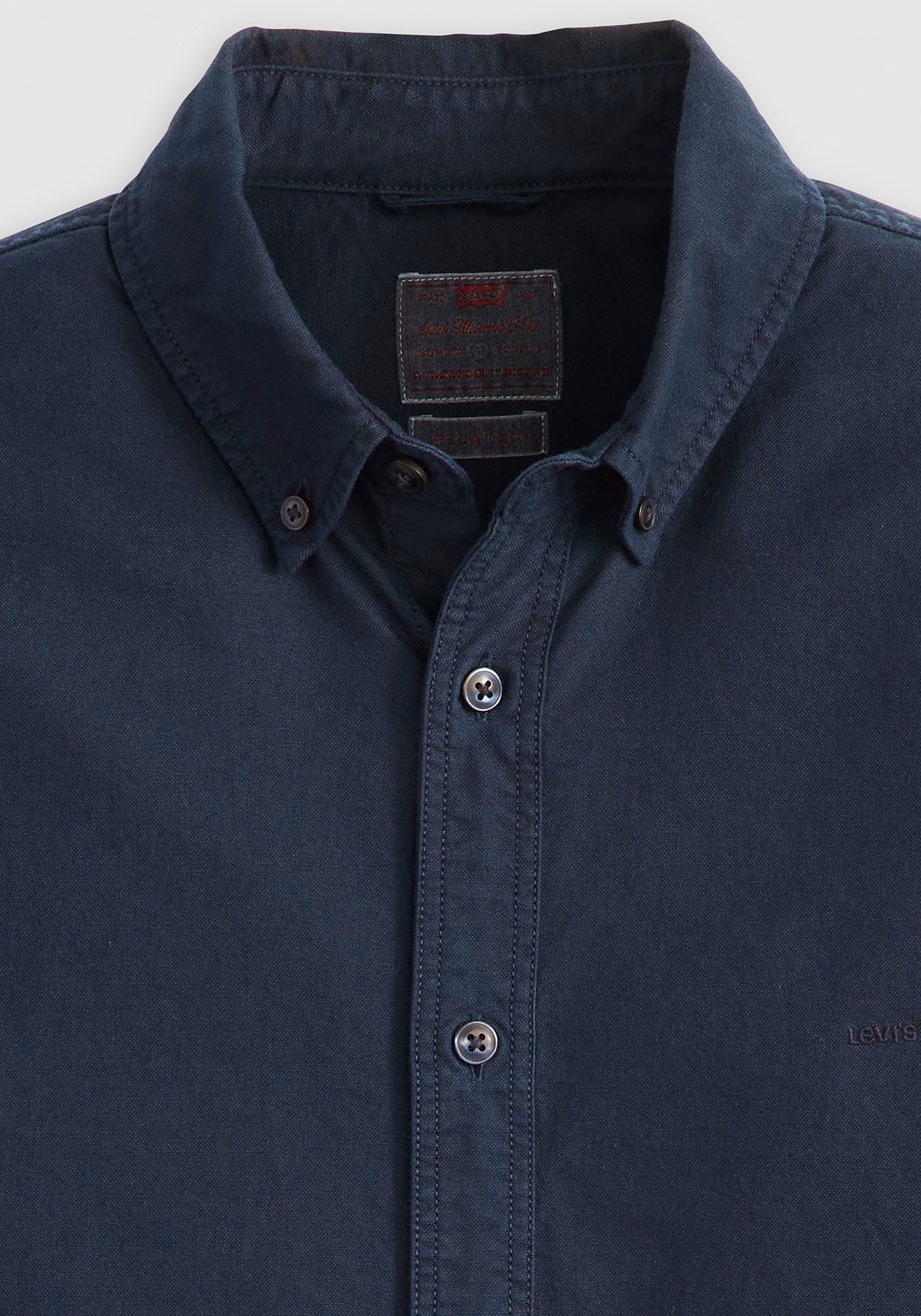 Levi's® Langarmhemd »AUTHENTIC BUTTON DOWN«, mit Ton-in-Ton Logostickerei auf der Brust