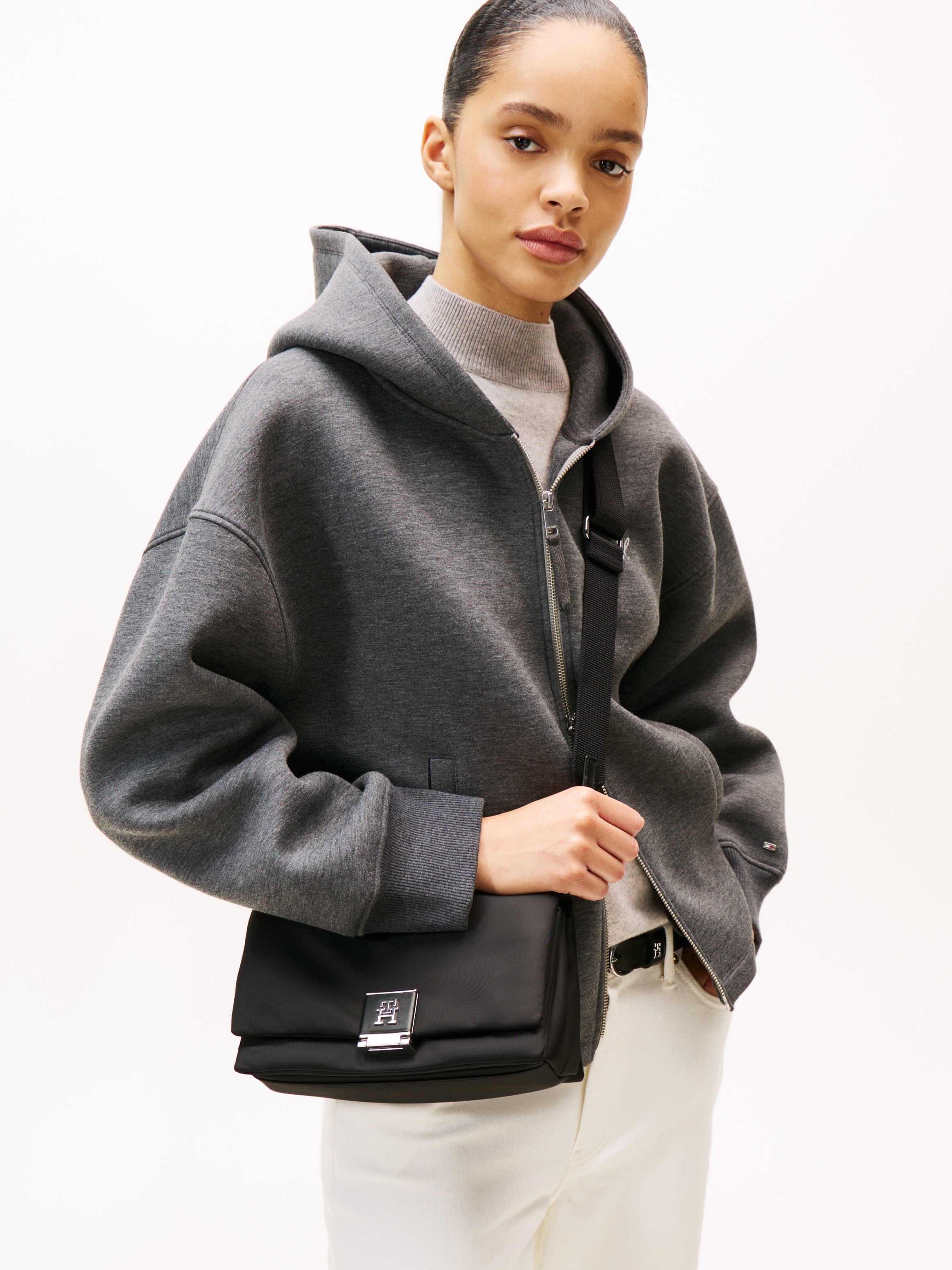 Tommy Hilfiger Umhängetasche »TH HER MED CROSSOVER NYLON SV«, Damen Tragetasche, Abendtasche, Clutch mit edlem TH-Steckverschluss