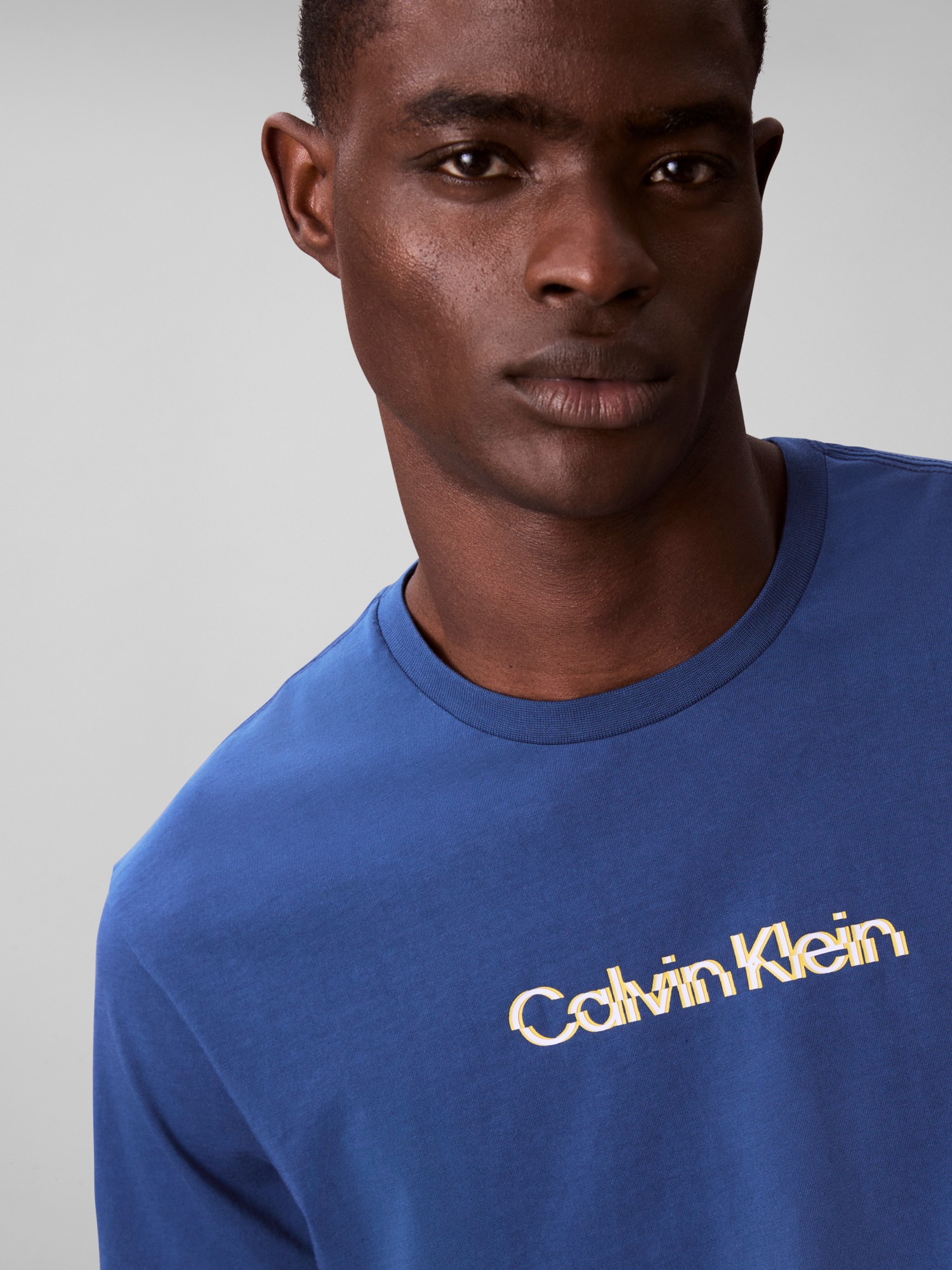 Calvin Klein Jeans T-Shirt »SS GLITCHED LOGO EU CLASSIC TEE«, Mit Rundhalsausschnitt