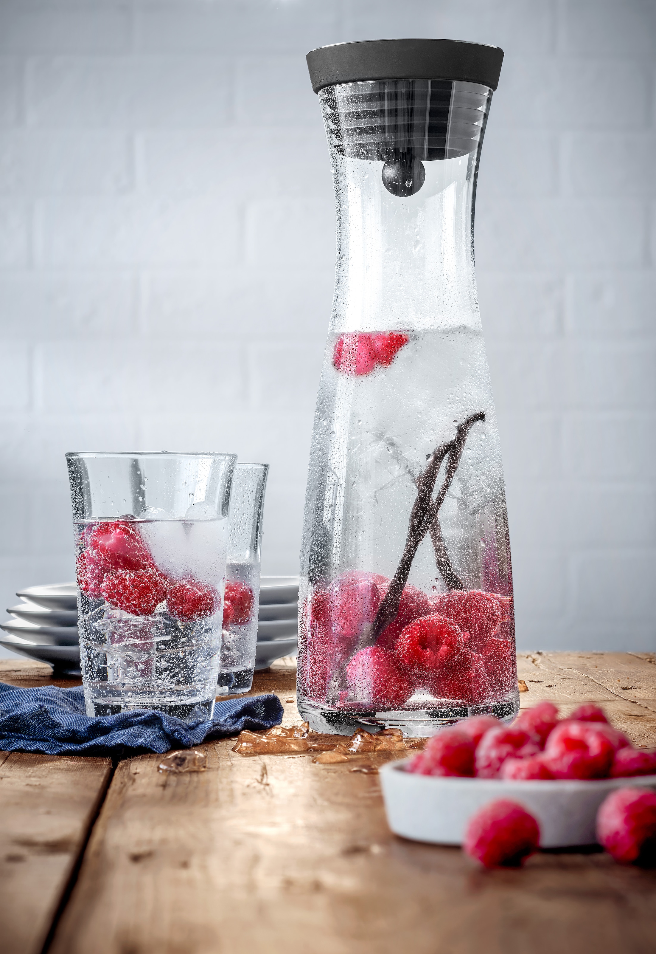 WMF Wasserkaraffe »Basic«, (Set, 3 tlg., Wasserkaraffe + 2-teiliges Trinkgläser-Set), CloseUp-Verschluss, integriertes Sieb, einfaches Befüllen